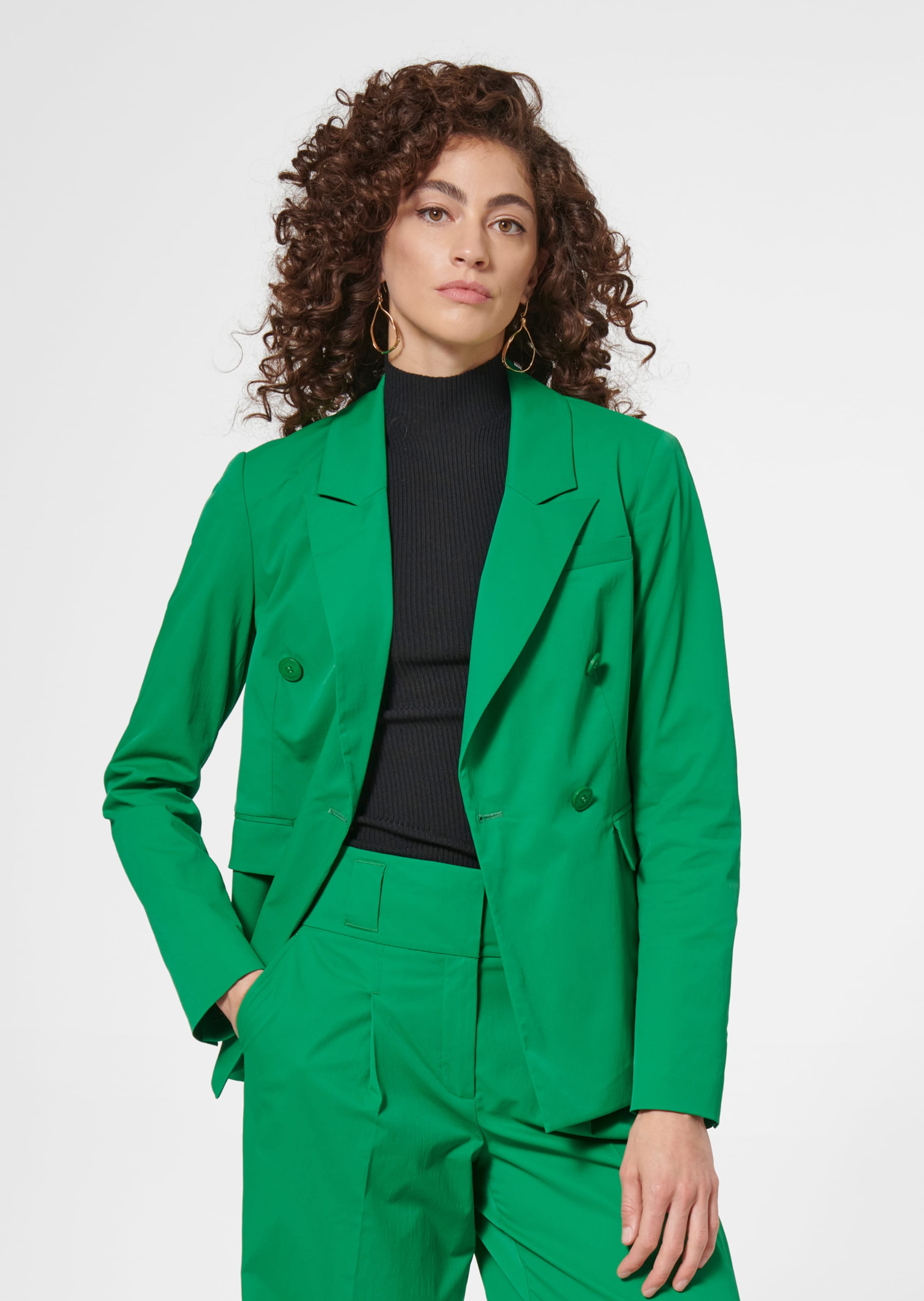 Zweireihiger Blazer in klassischer Form