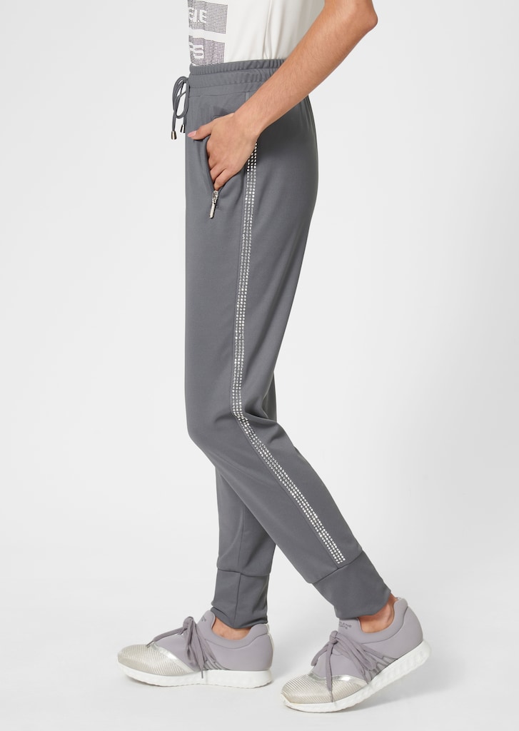 Jogg trousers with ornamental plate decoration 3