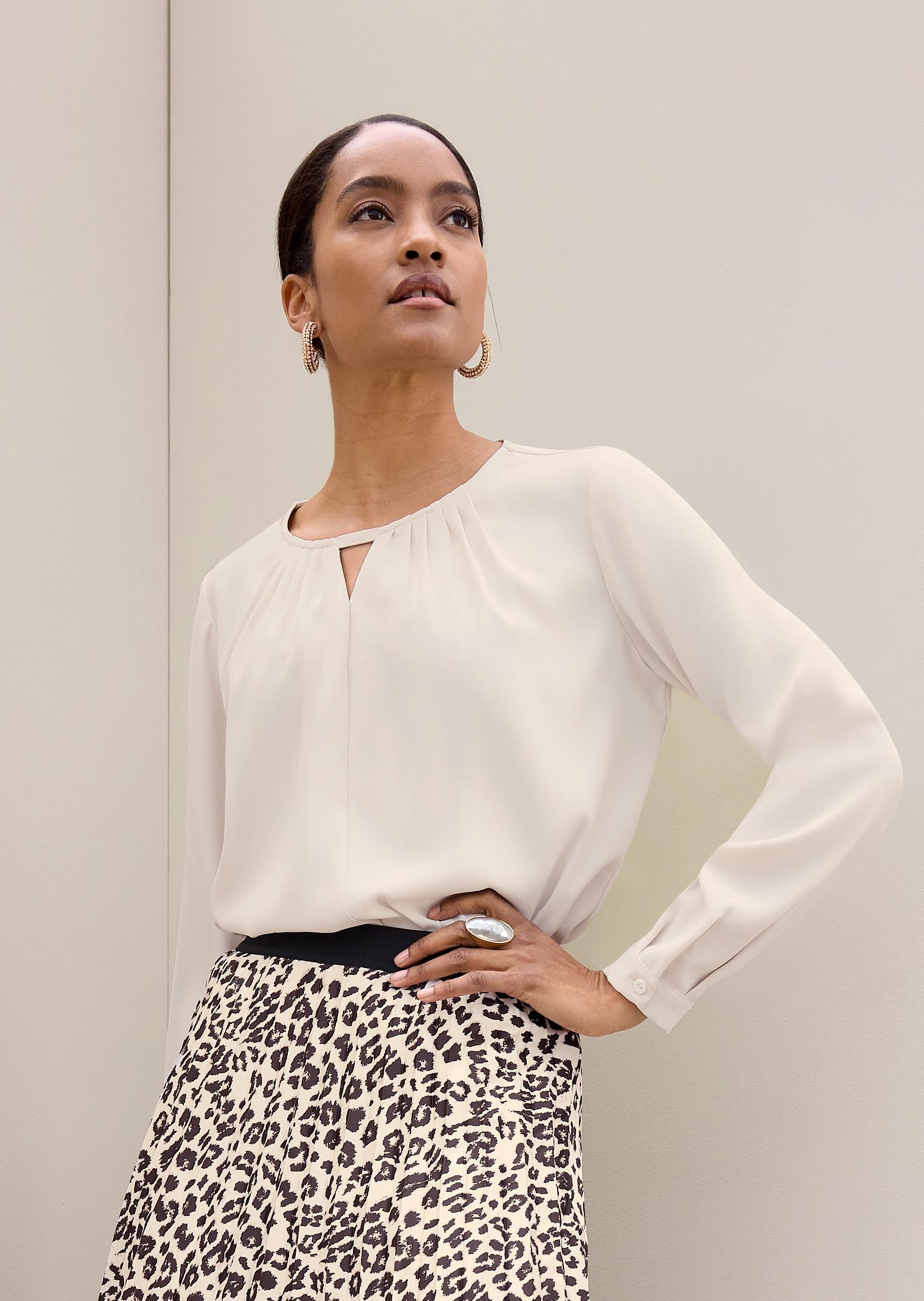 Casual blouse met uitsnijding