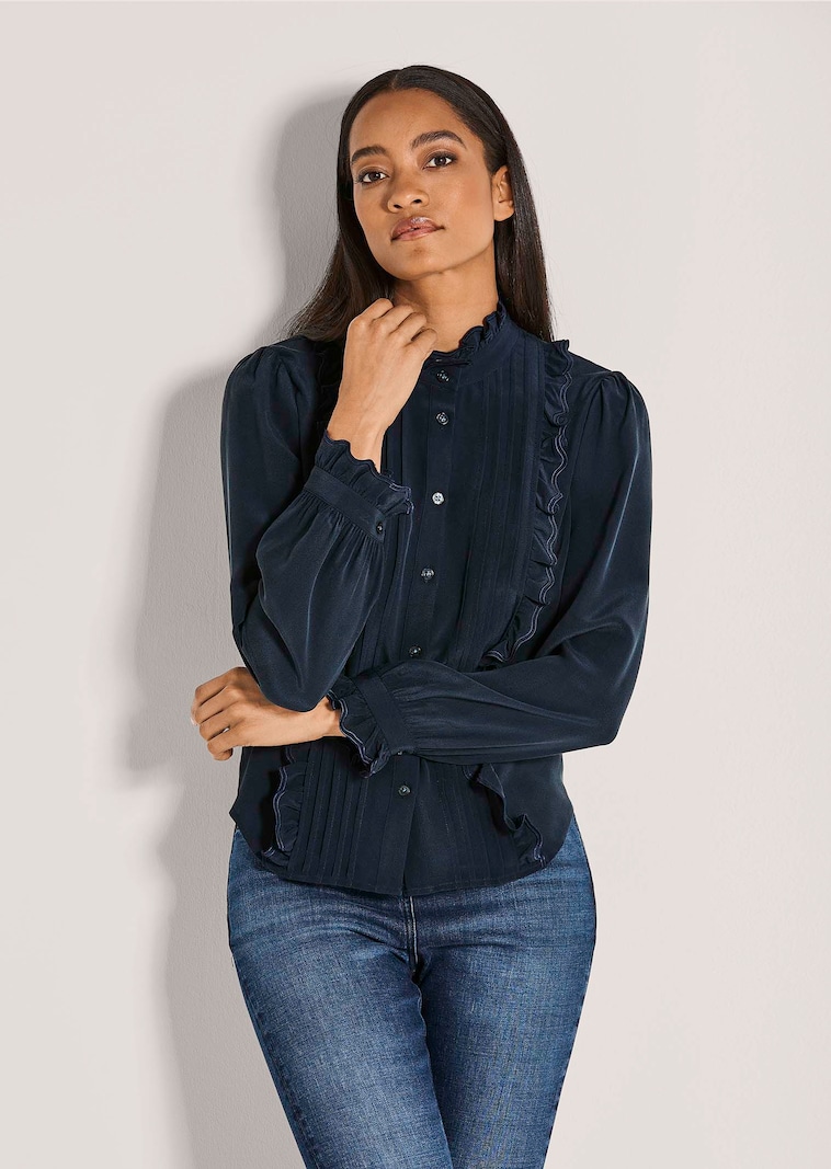 Stehkragen-Bluse mit Rüschen und Biesen