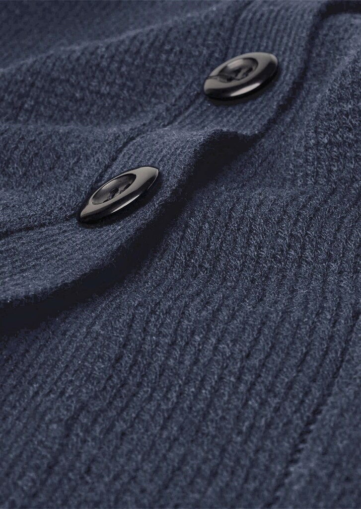 Kuschelweiche Strickjacke in kaschierender Länge