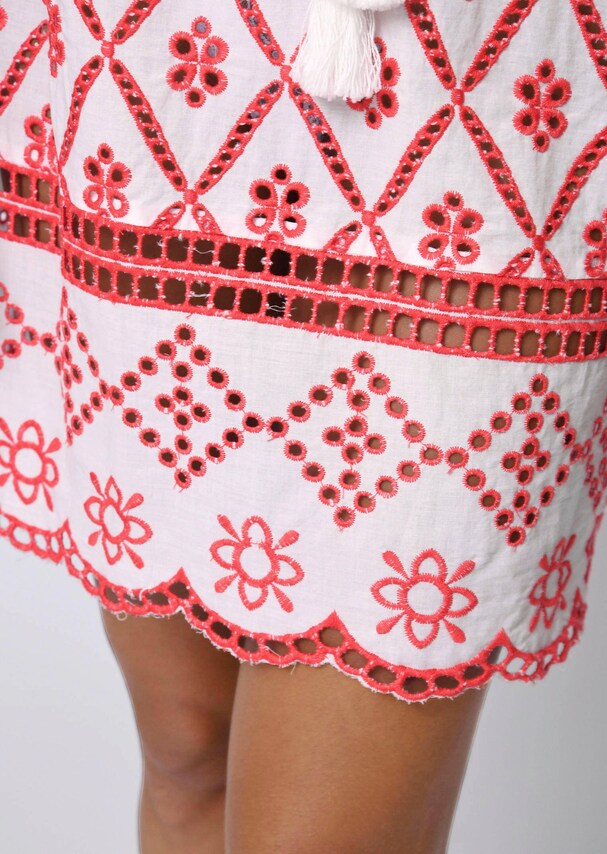 Bluse mit aufwändiger Lochstickerei 6