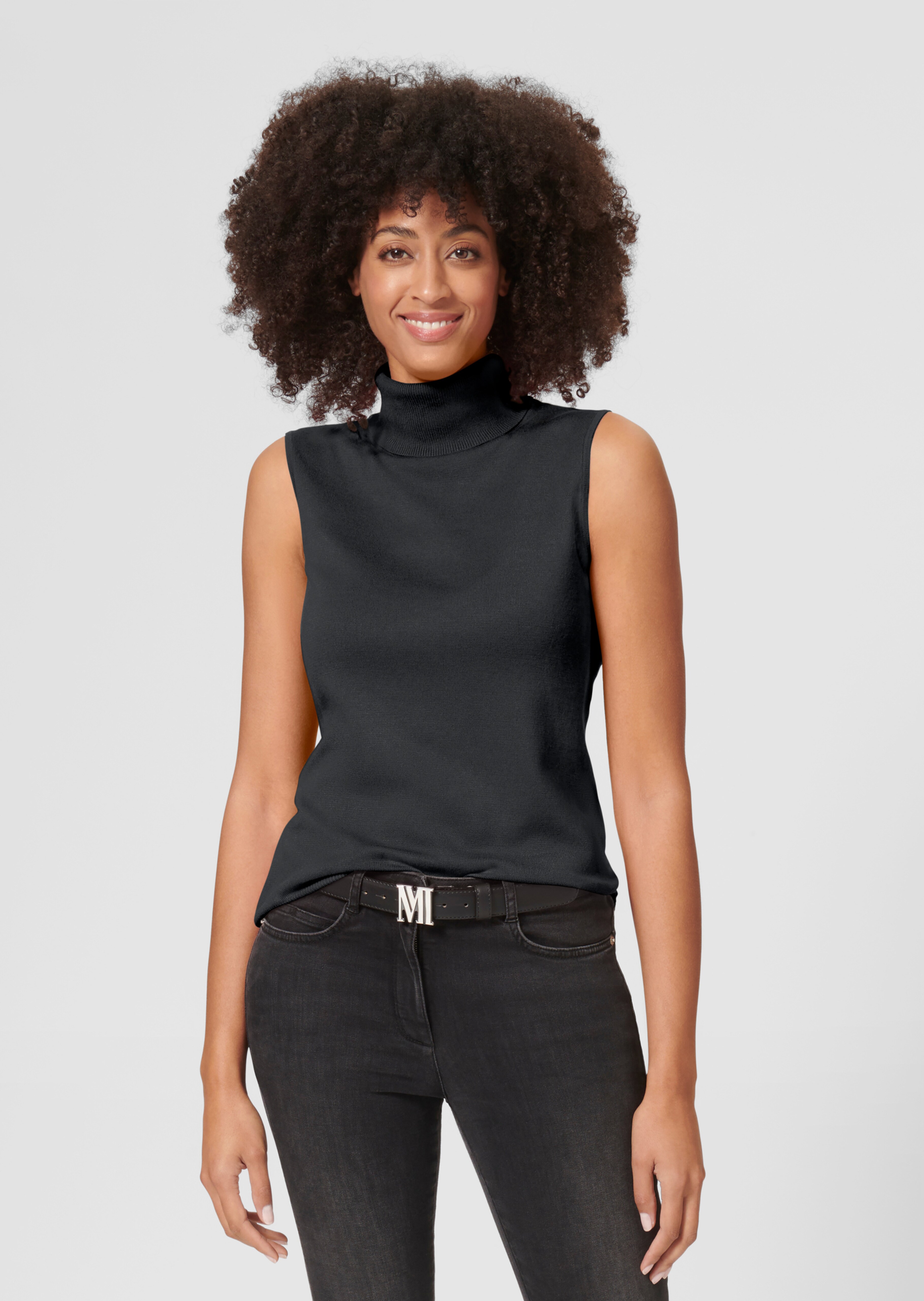 Sleeveless turtleneck jumper