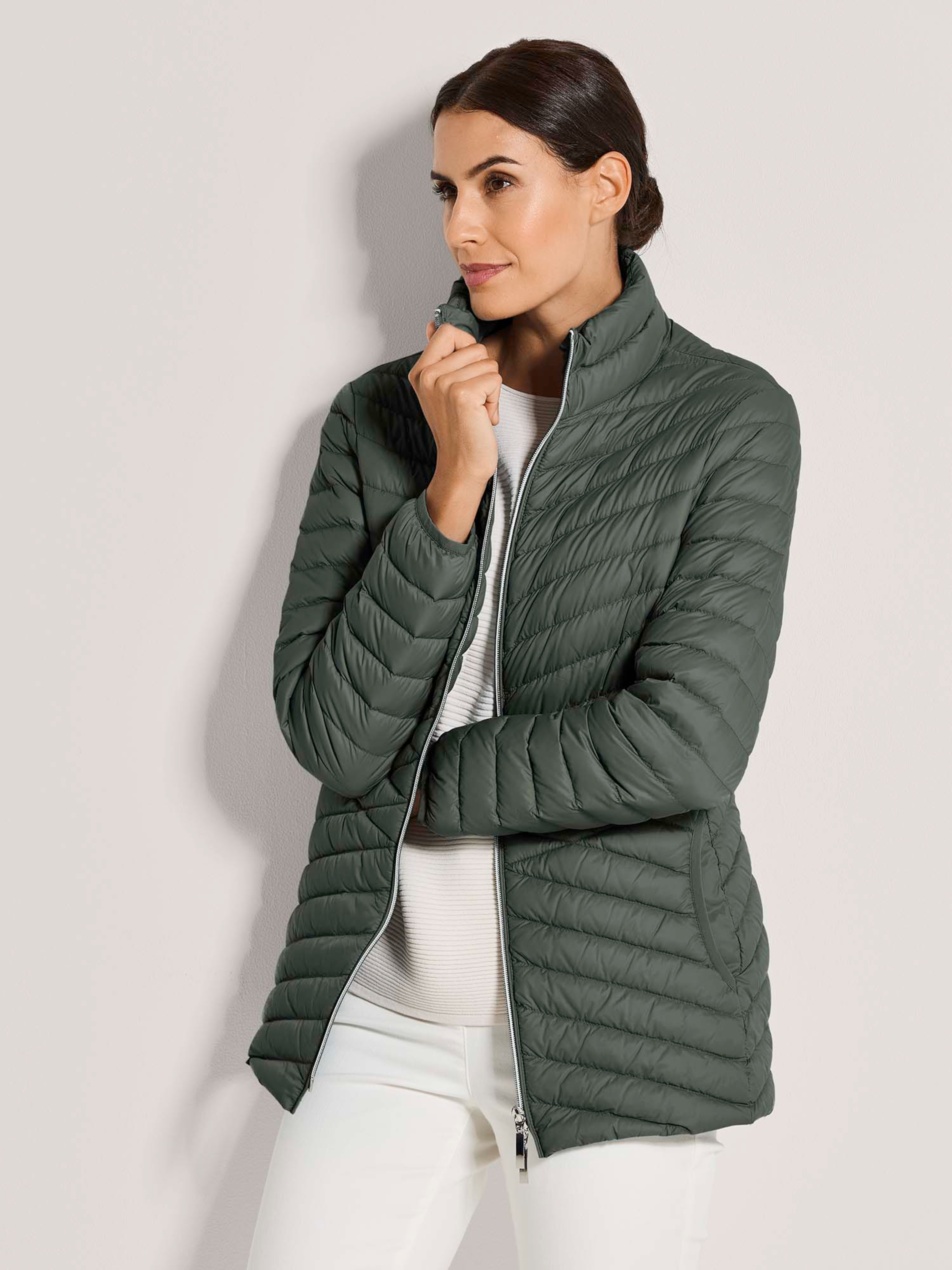 Daunenjacke mit Stehkragen