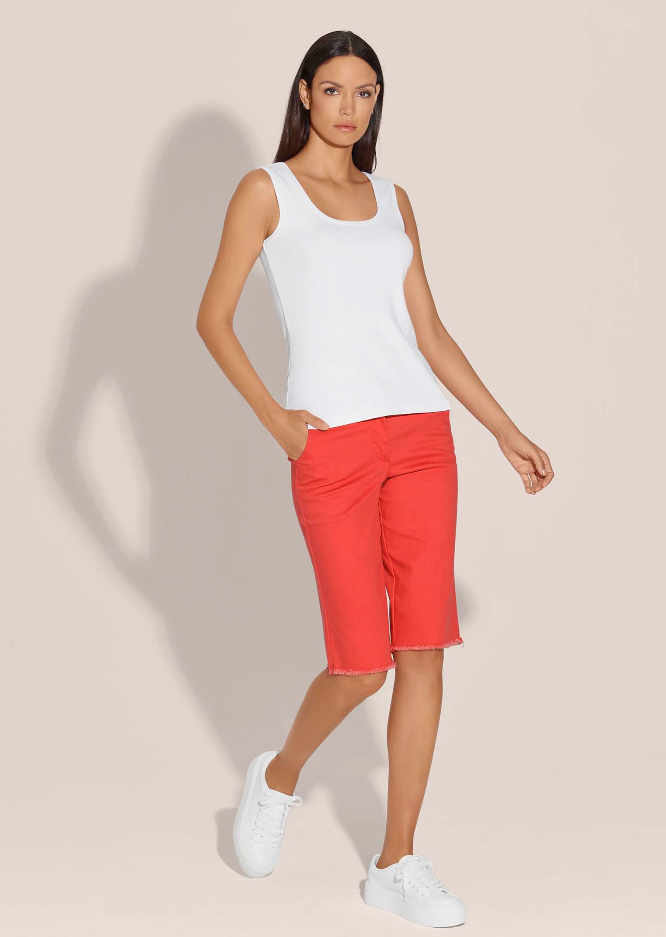 Tank top in white | MADELEINE Fashion