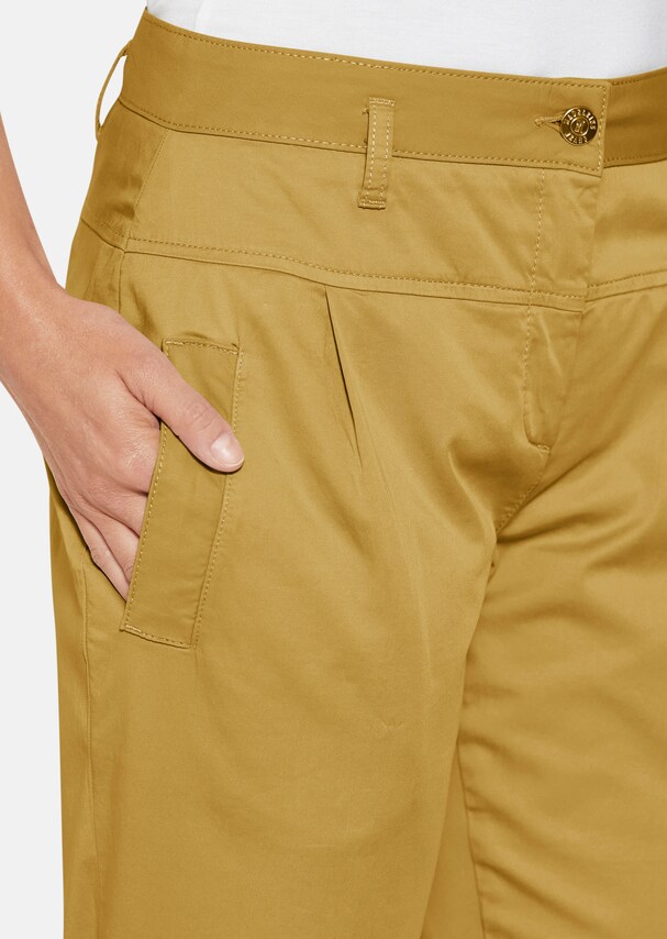 Chino trousers with pleats 4