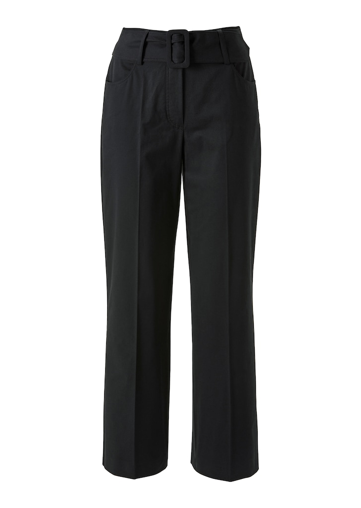 Shortened culottes with textile belt