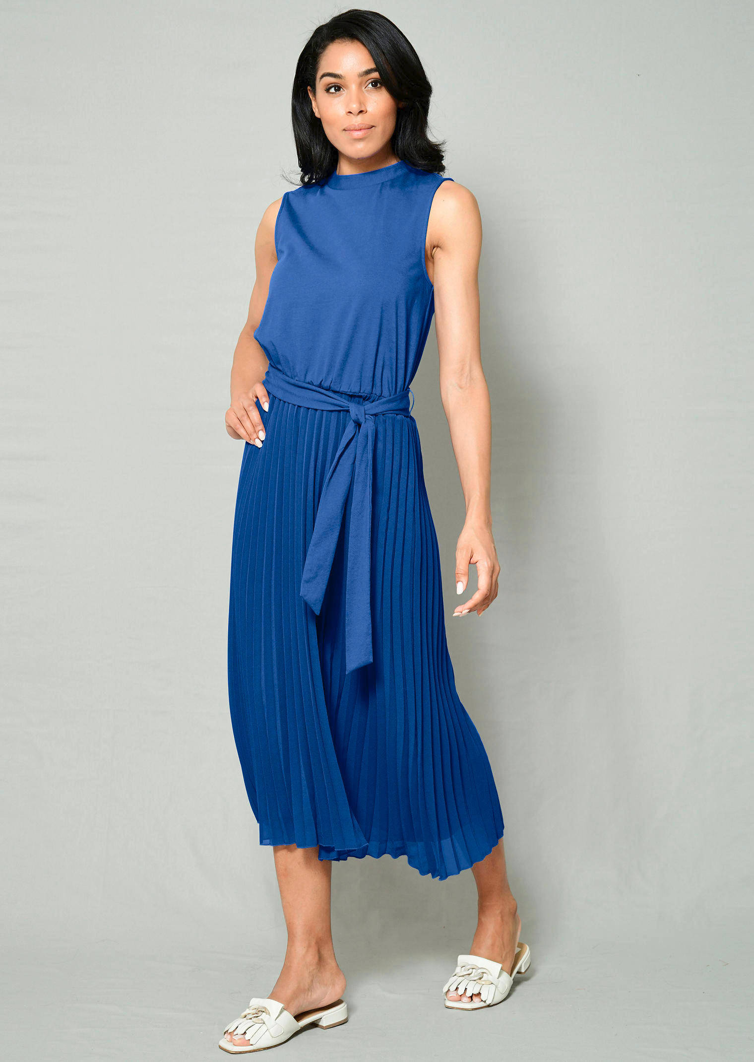 Strandkleid mit plissiertem Rockteil