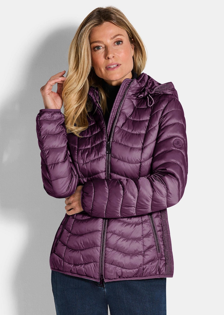 Steppjacke mit Wellenmuster