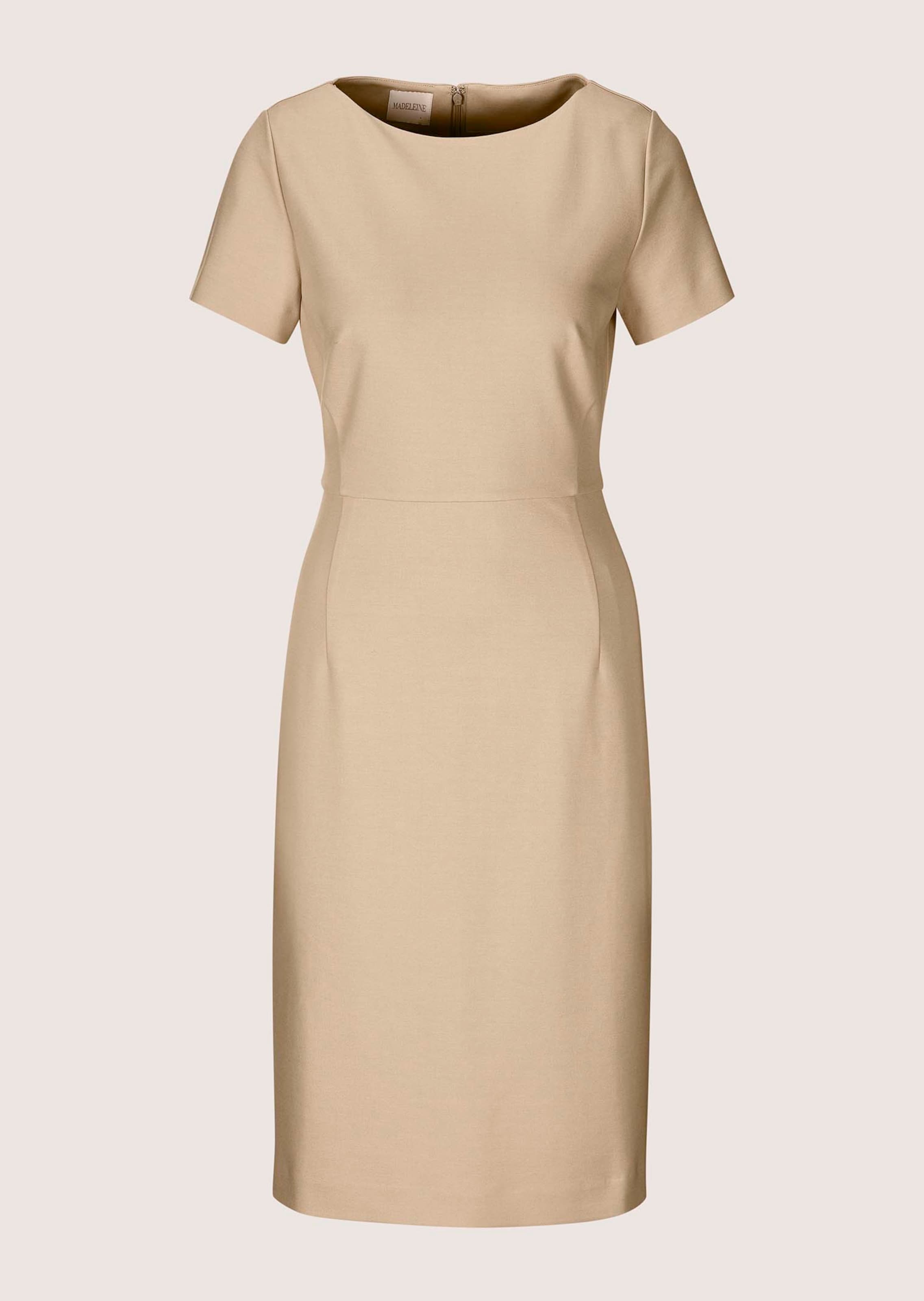 Sheath dress with a boat neckline and short sleeves