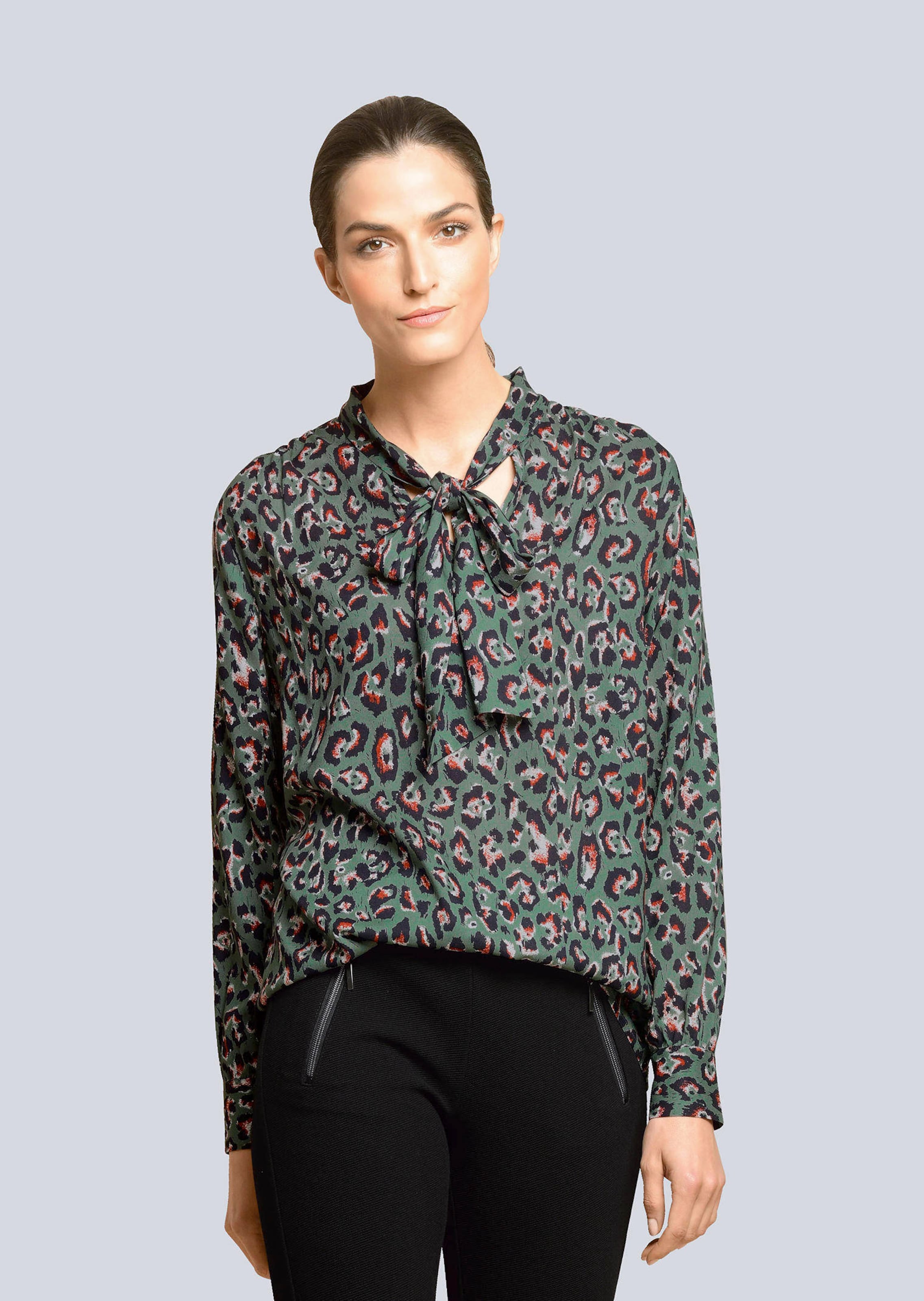 Bluse mit Schluppe zum binden