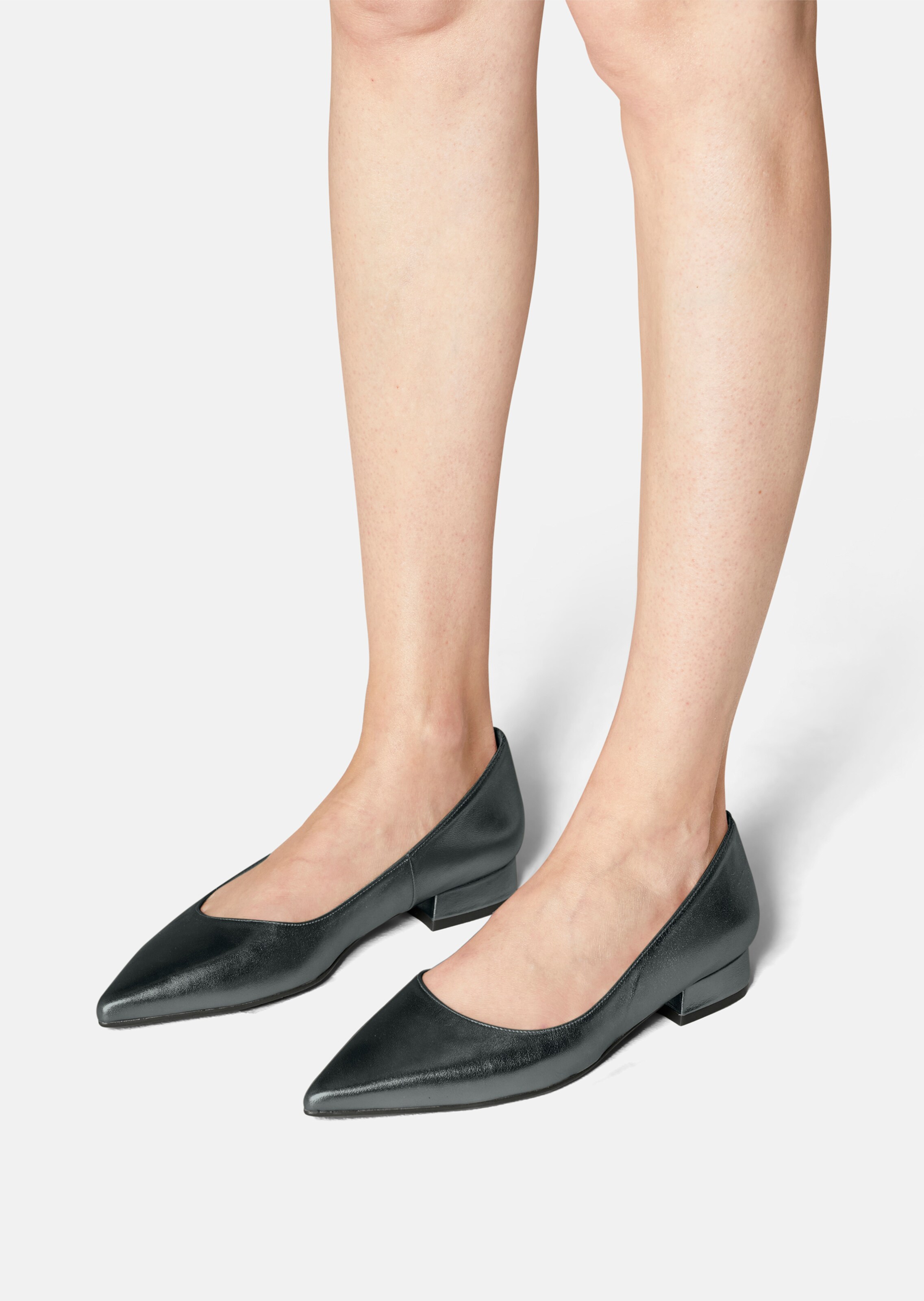Spitze Ballerinas mit Cut-Outs