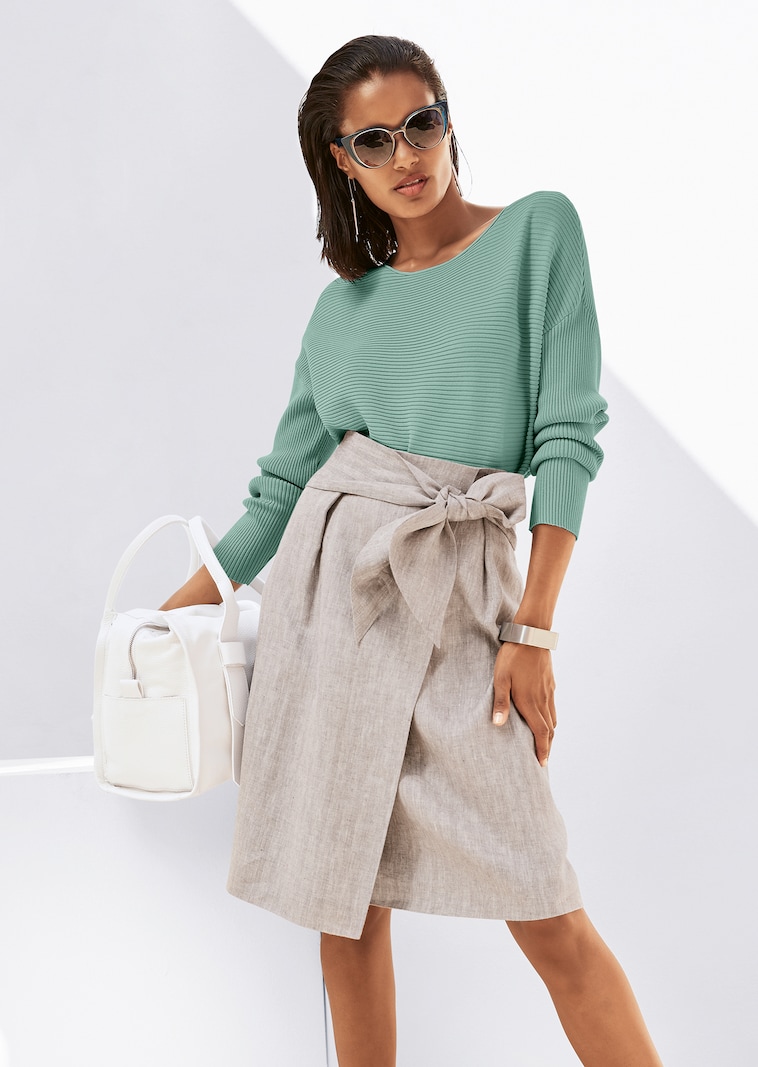 Quergerippter Strick-Pullover mit langen Ärmeln