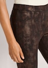 Schmale Hose mit zart glänzendem Animal-Print thumbnail 5