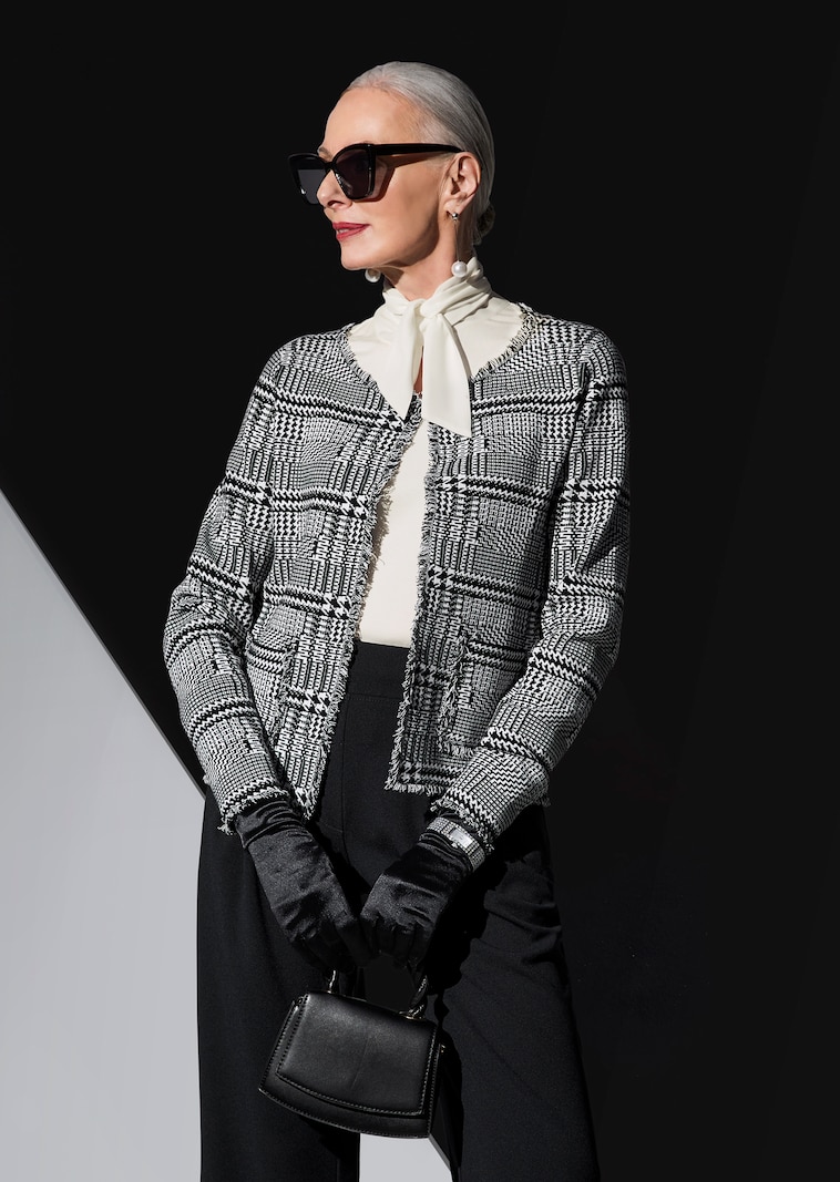 Kurze Strickjacke in Tweed-Optik