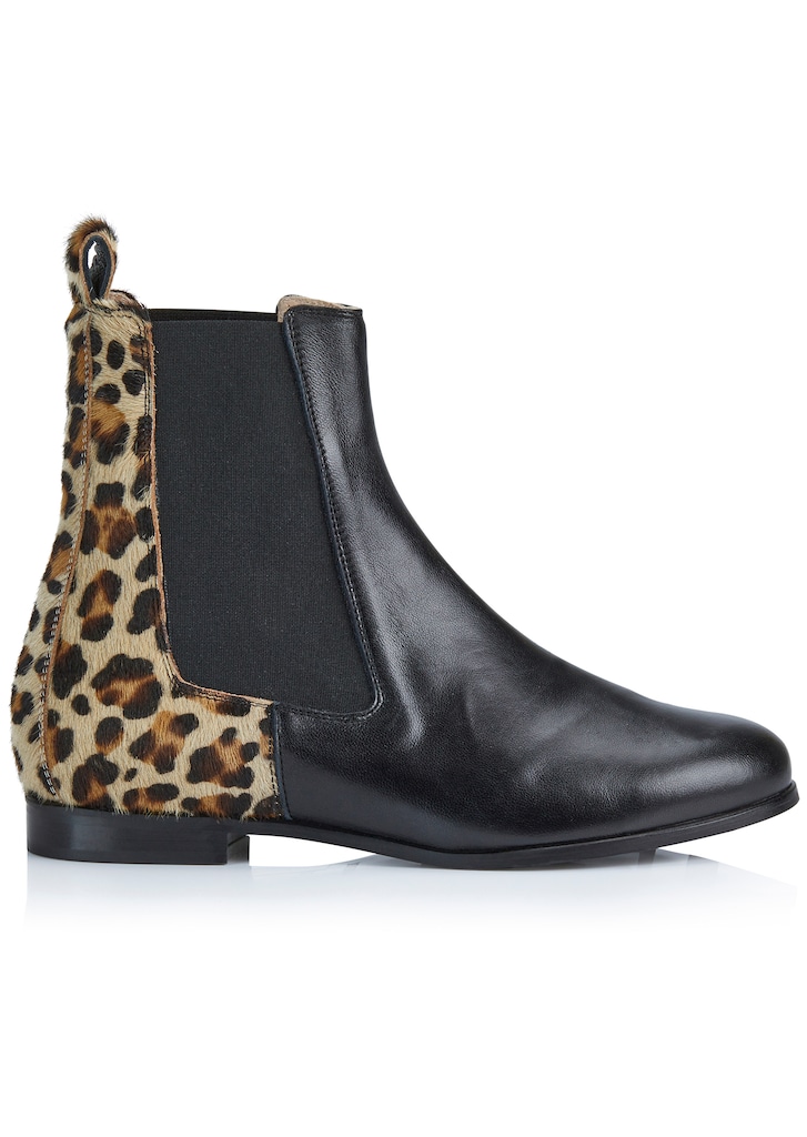 Leather boots with printed fur trim 3