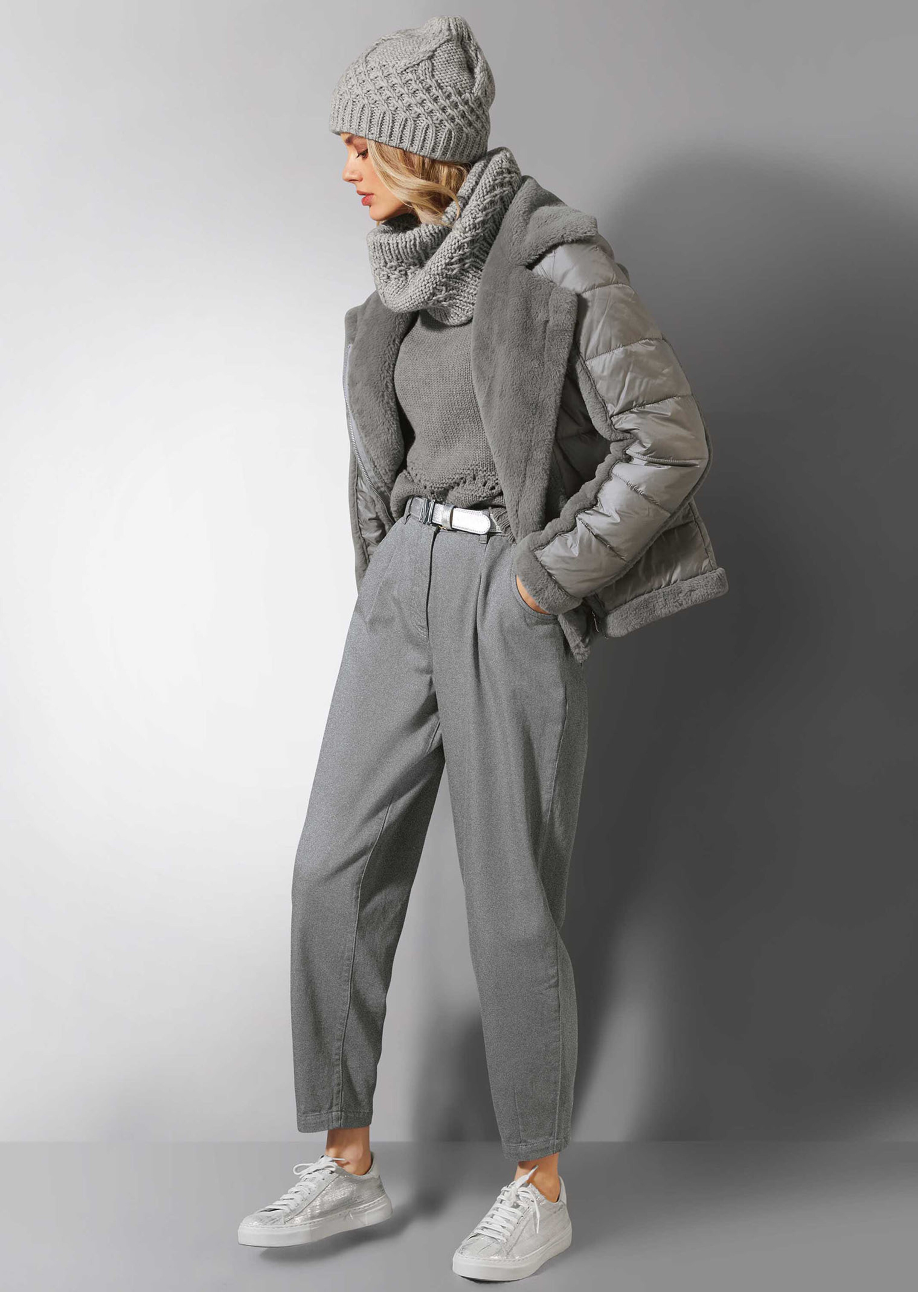 Pleated trousers in easy-care Ceramica fabric