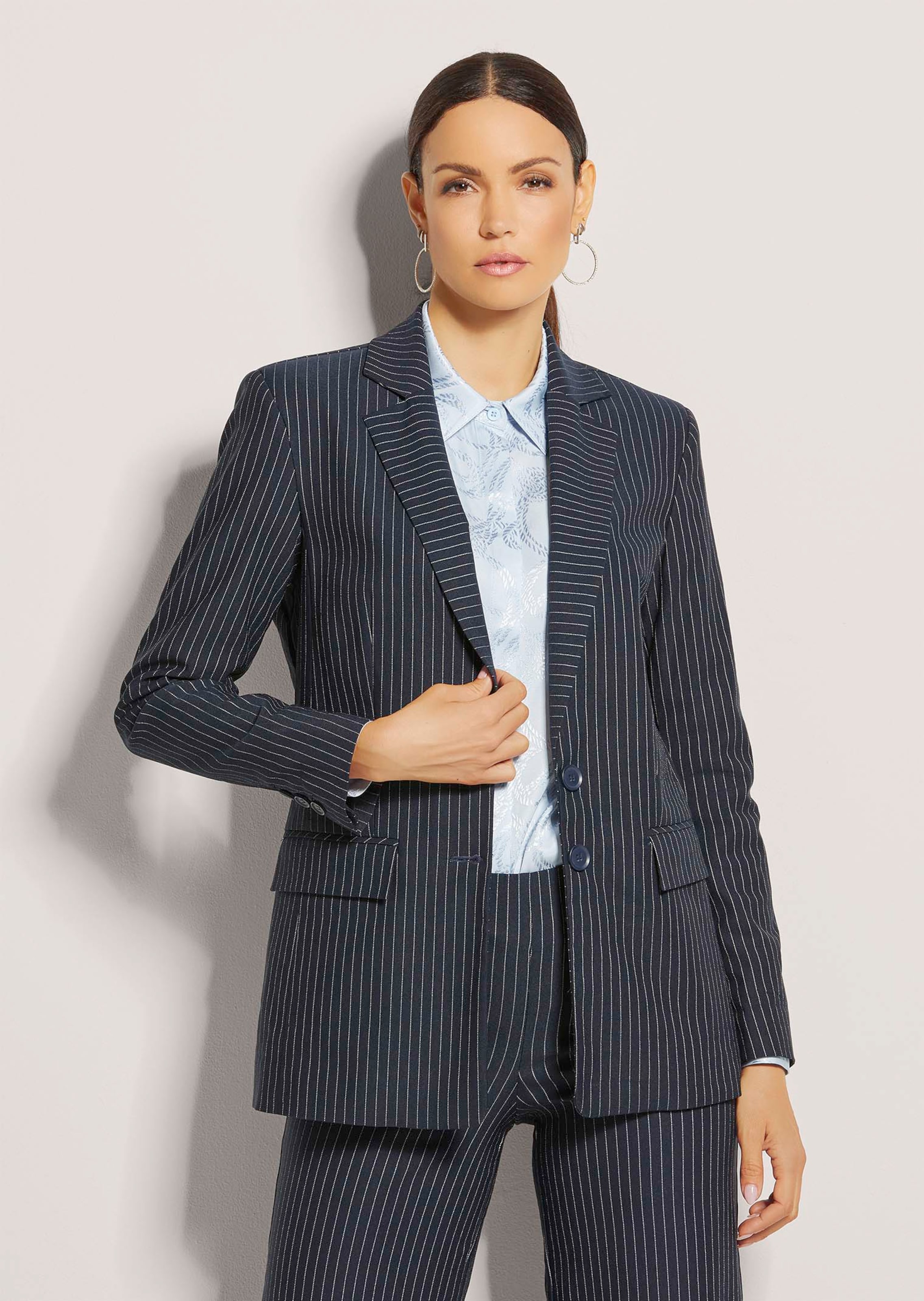 Langer, taillierter Blazer