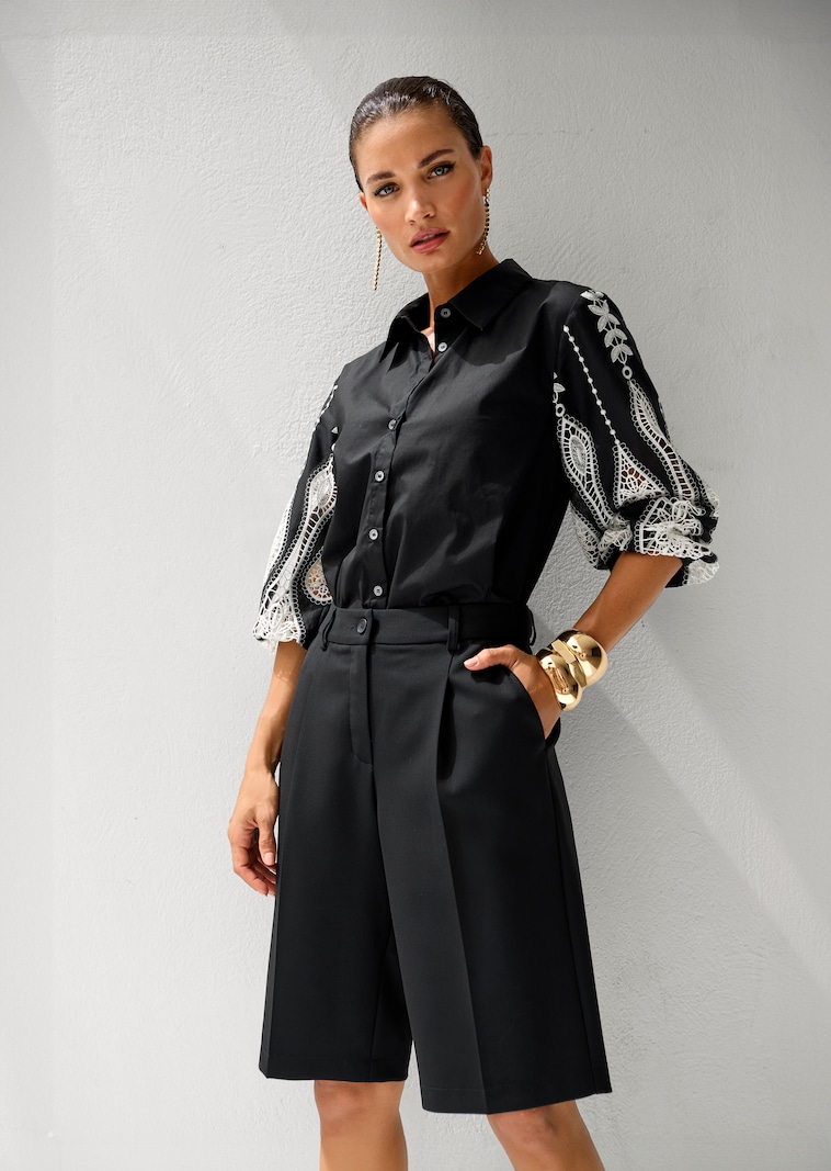 Lange Hemdbluse mit Lochstickerei