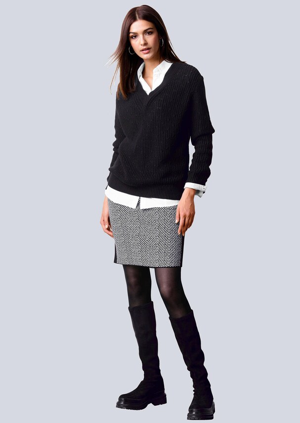 Pullover mit aufwändigem Zopfstrickmuster 1