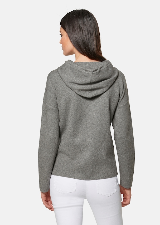 Hooded jumper with pockets 2