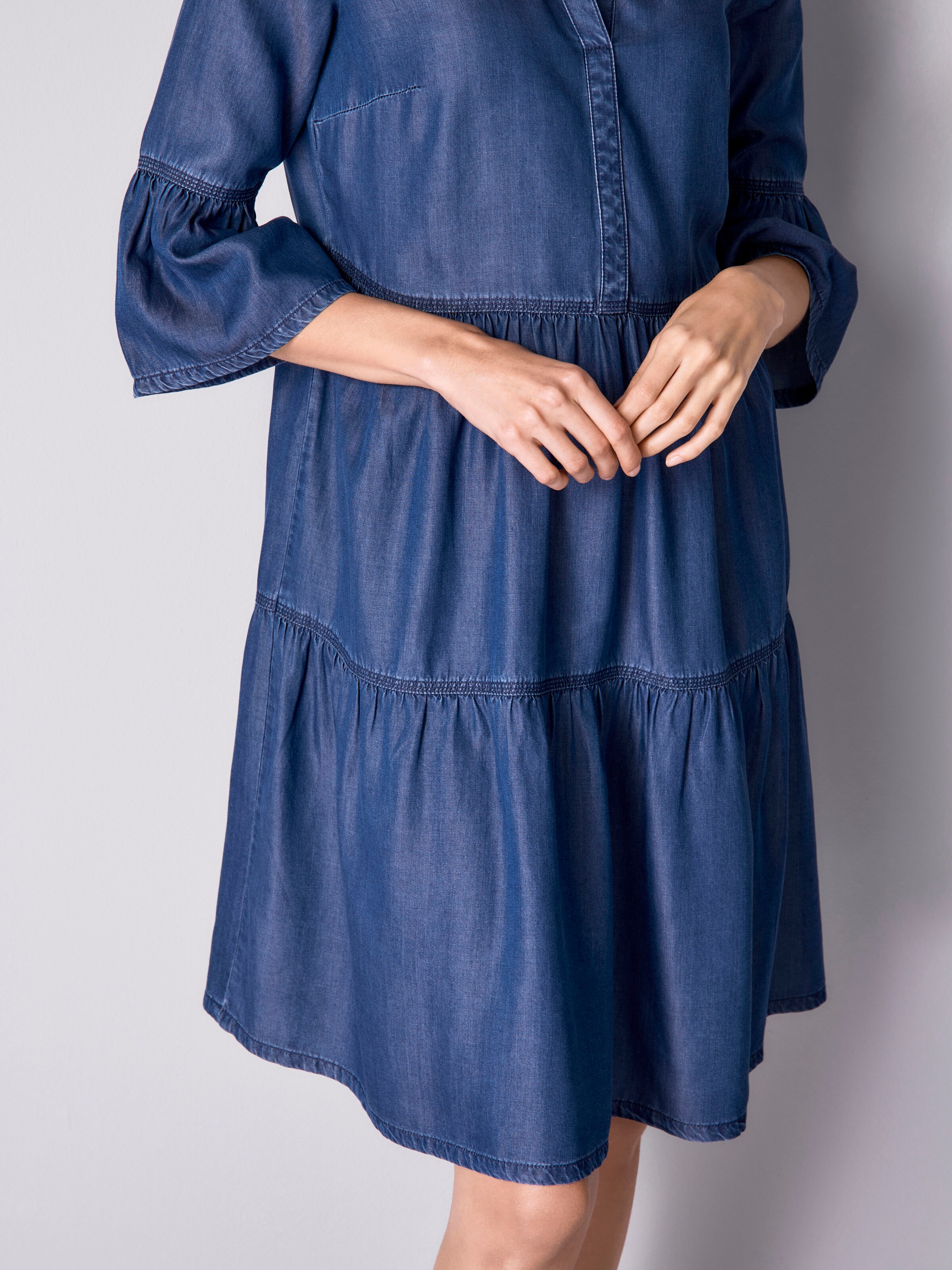 Kleid mit Stufen im Rockteil 5