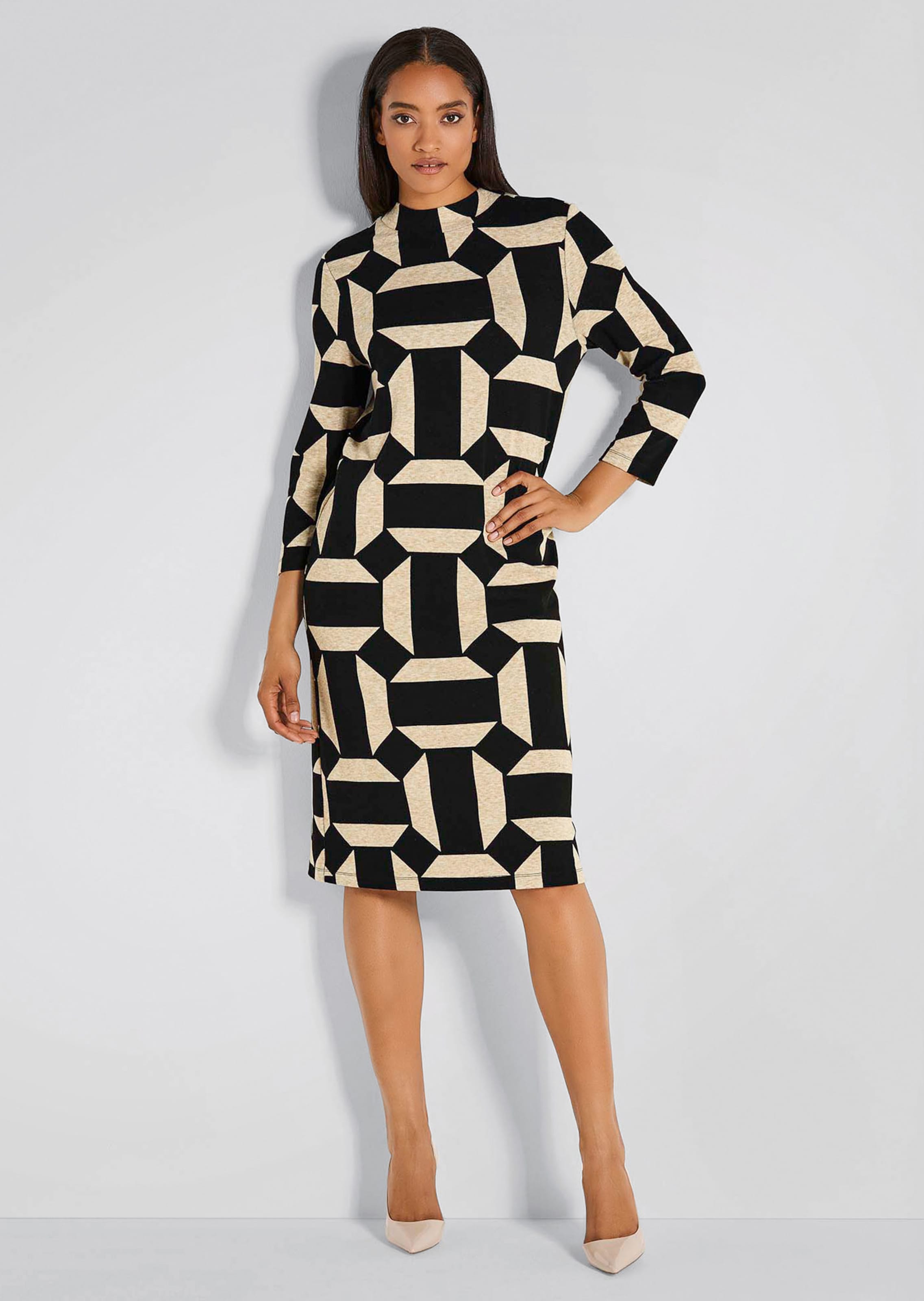 Kleid mit kontraststarkem Grafik-Print