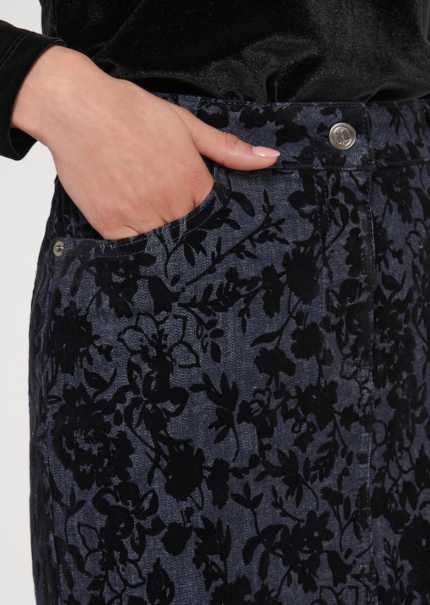 Slim-fit denim skirt with flock print 4