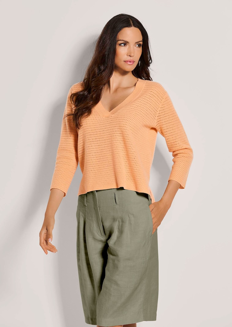 V-Pullover mit Ajour-Muster
