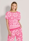 Relaxed summer top in a mixed-material design thumbnail 2