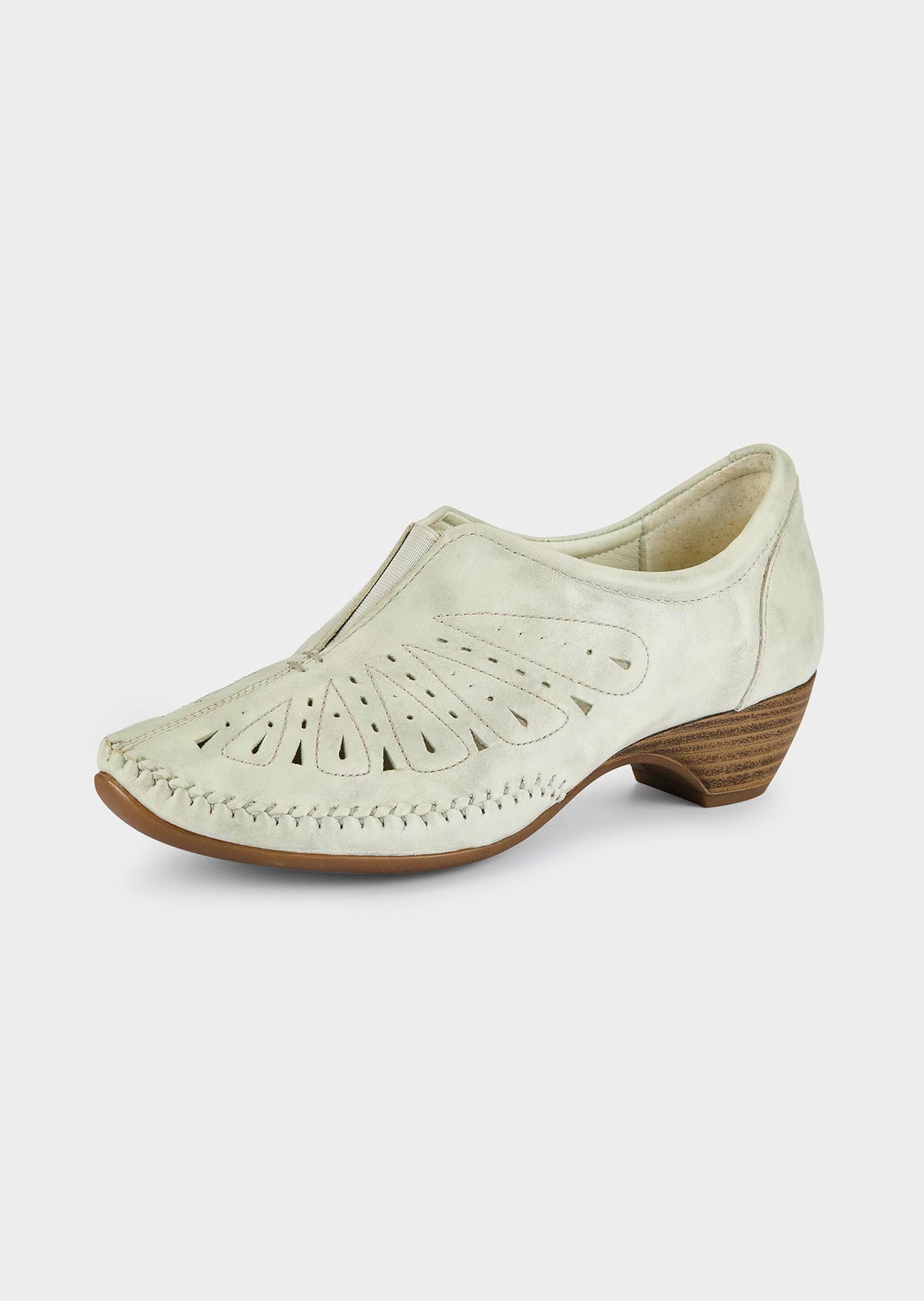 Pumps aus perforiertem Leder