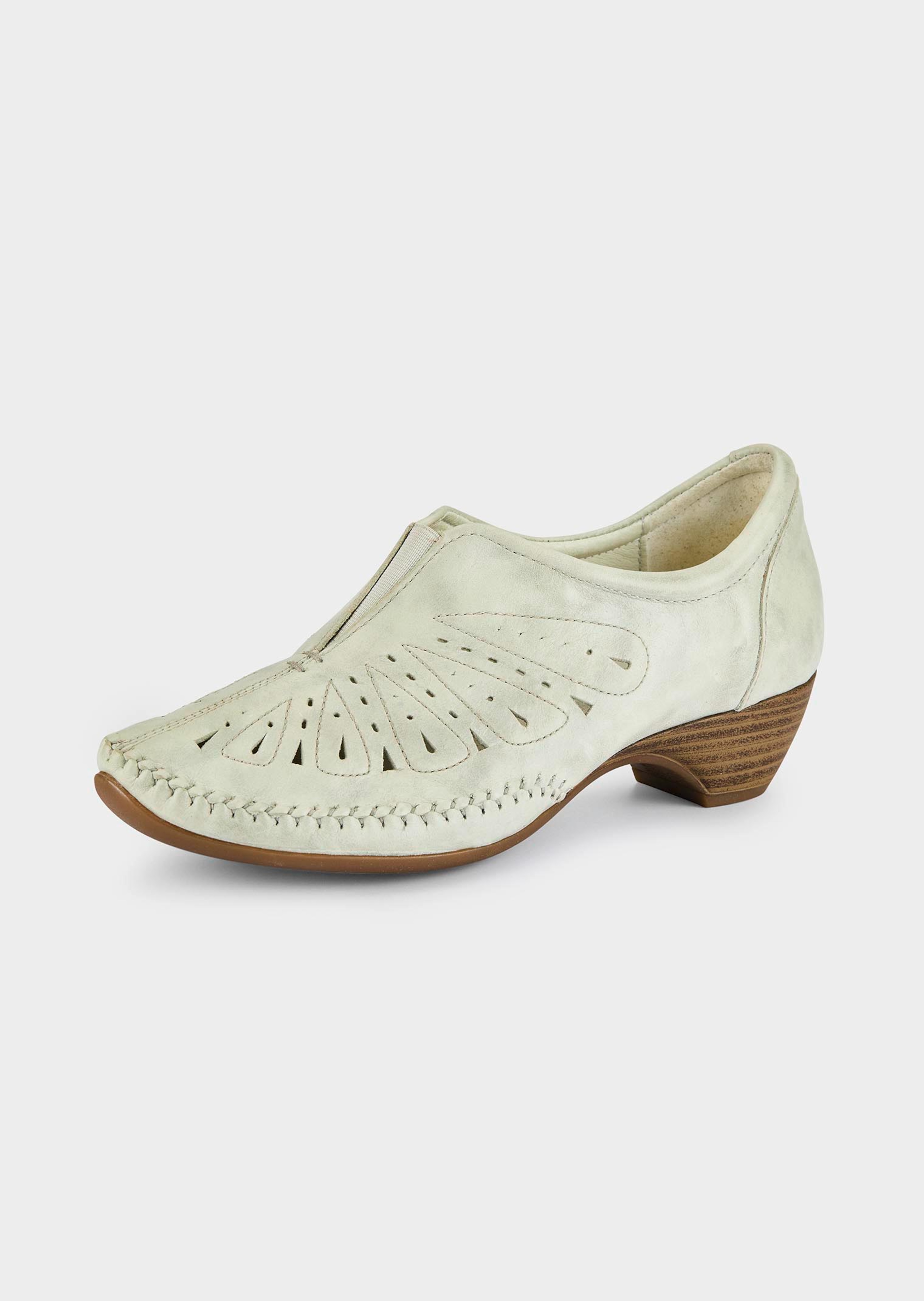 Pumps aus perforiertem Leder