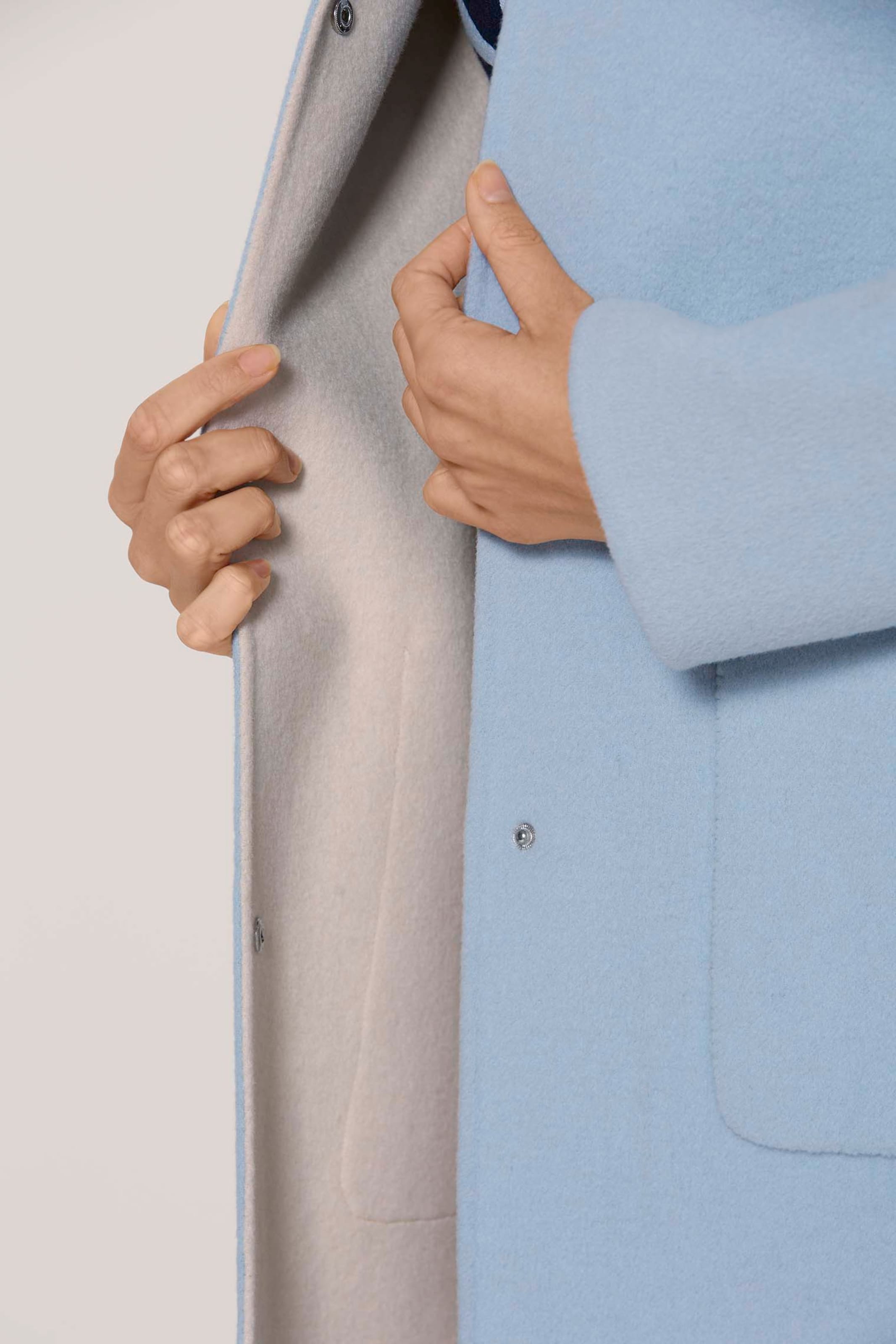 Double-face coat in light blue / light | MADELEINE Fashion