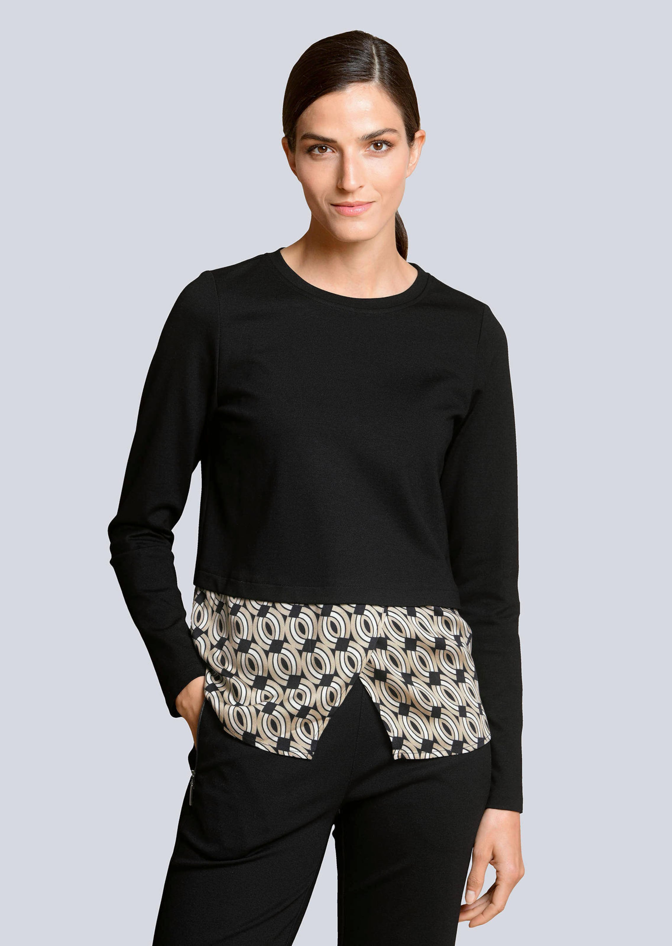 Sweatshirt in attraktivem Materialmix