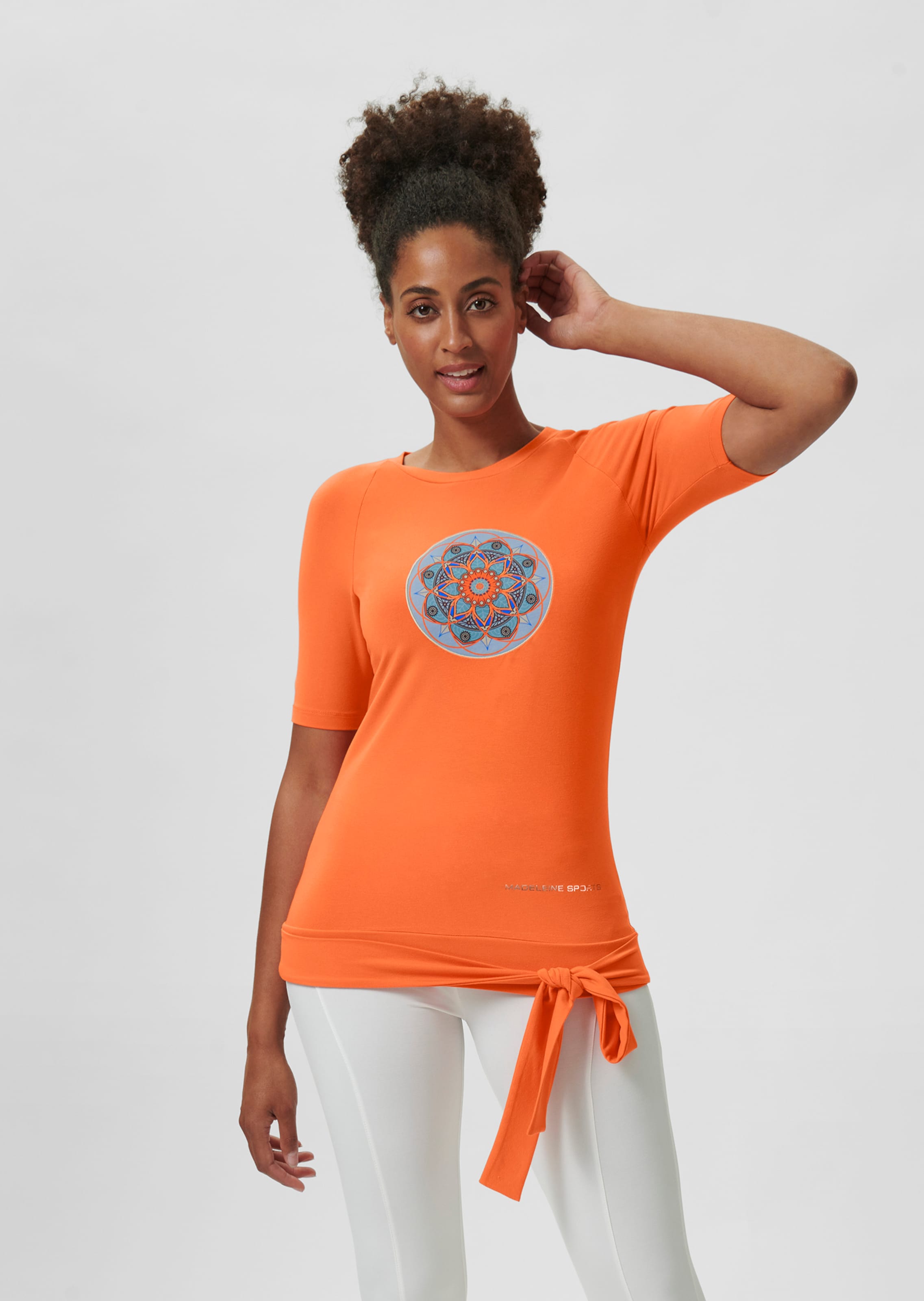 Yogashirt mit Mandala-Motiv und Bindeband