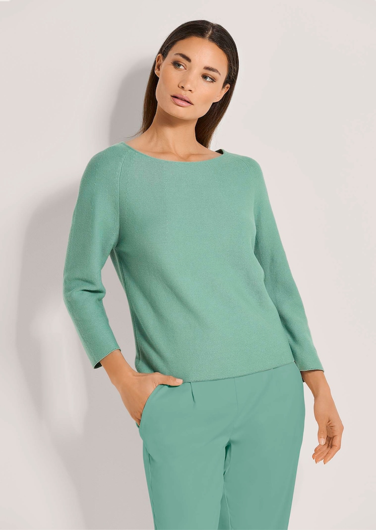 Pullover in modischer Kurzform