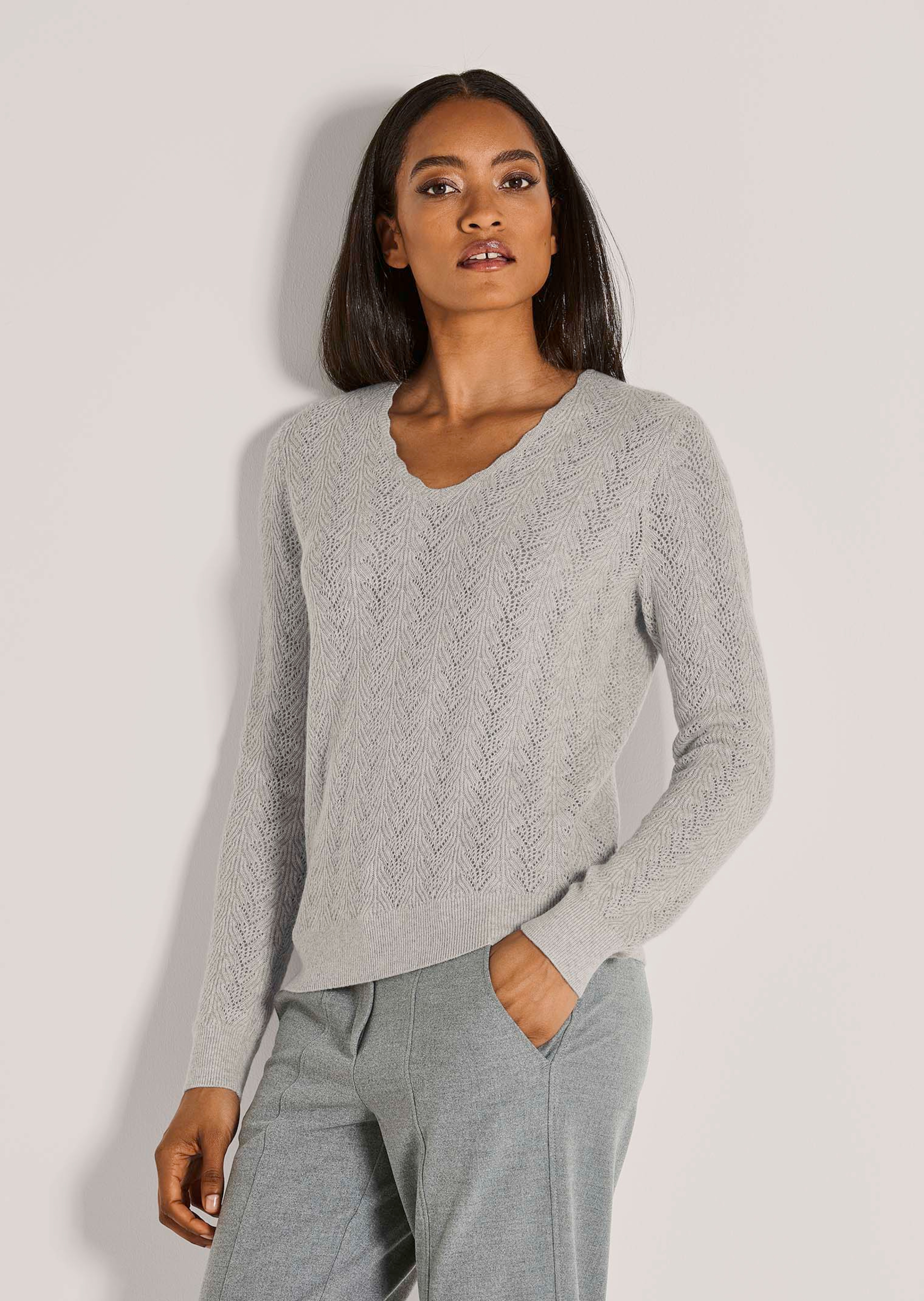 Kaschmir-Pullover mit filigranem Ajour-Muster