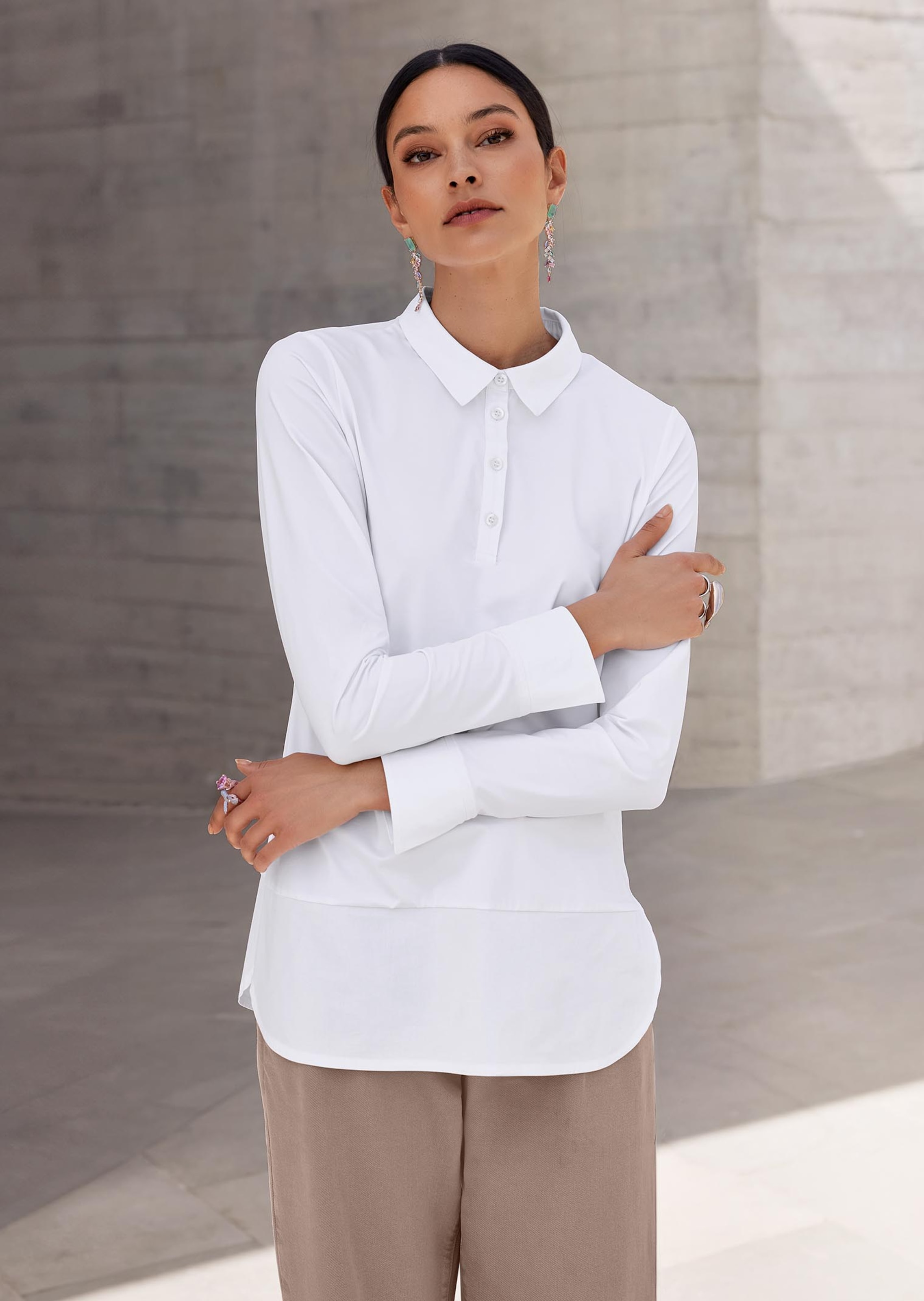 Sportive Bluse im Materialmix