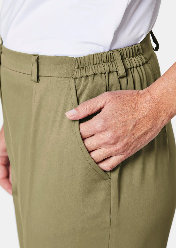 Sportive Hose Anna aus trageangenehmen Satin