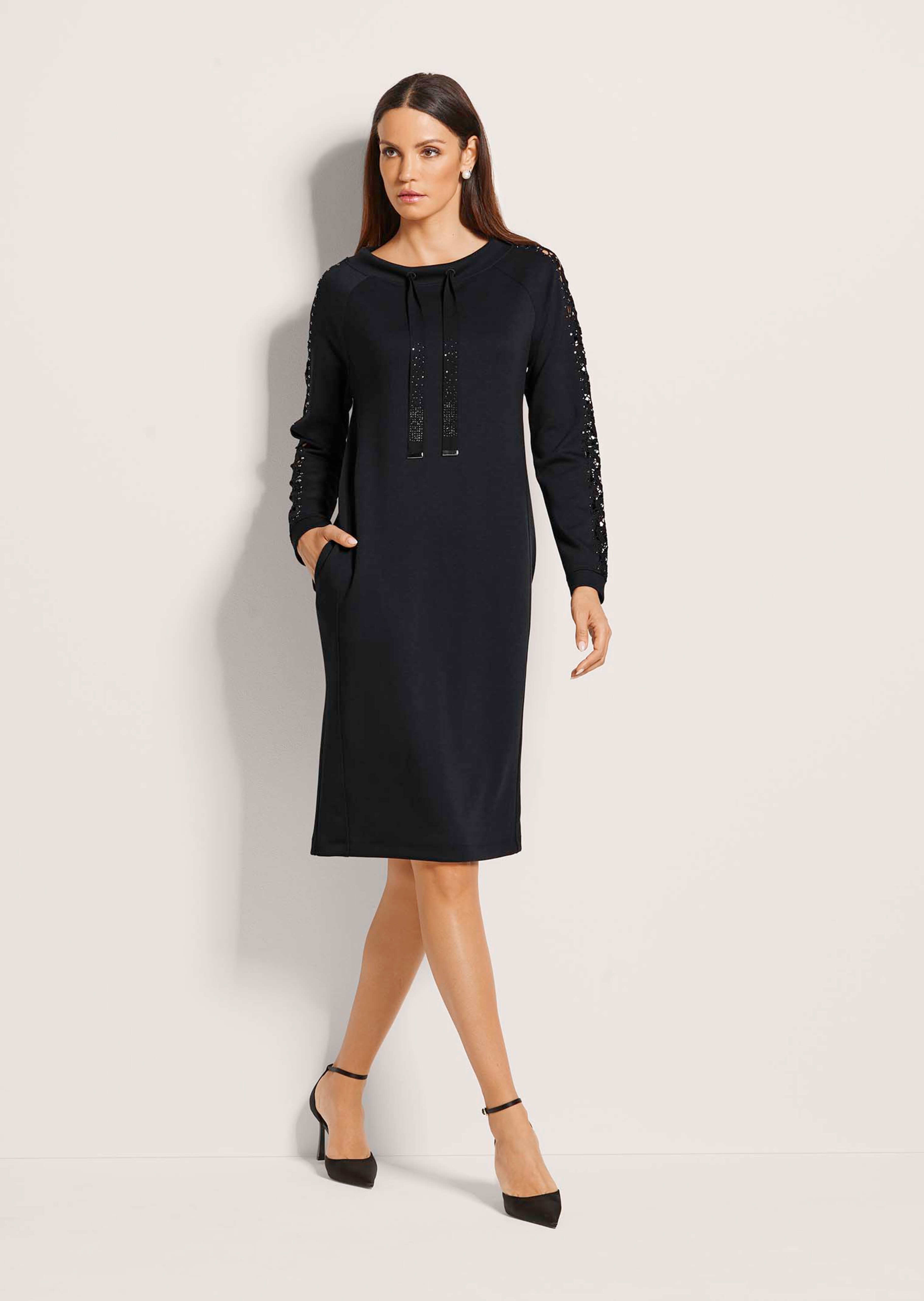 Jerseykleid mit Strass und Spitze