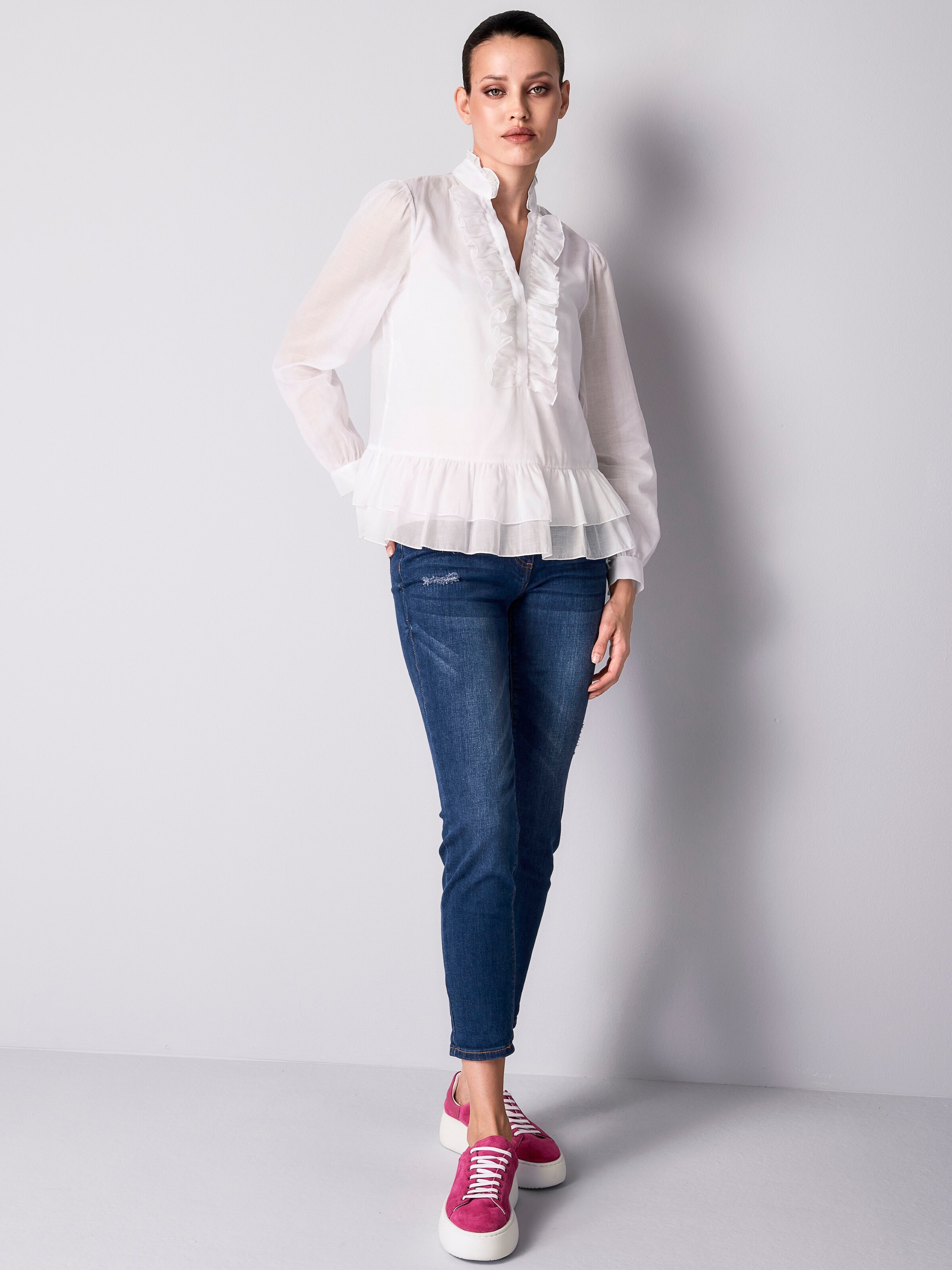 Bluse mit Volant am Ausschnitt