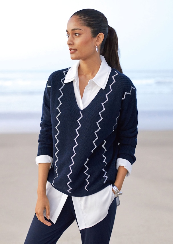 Oversize-Pullover mit aufwändiger Dekoration