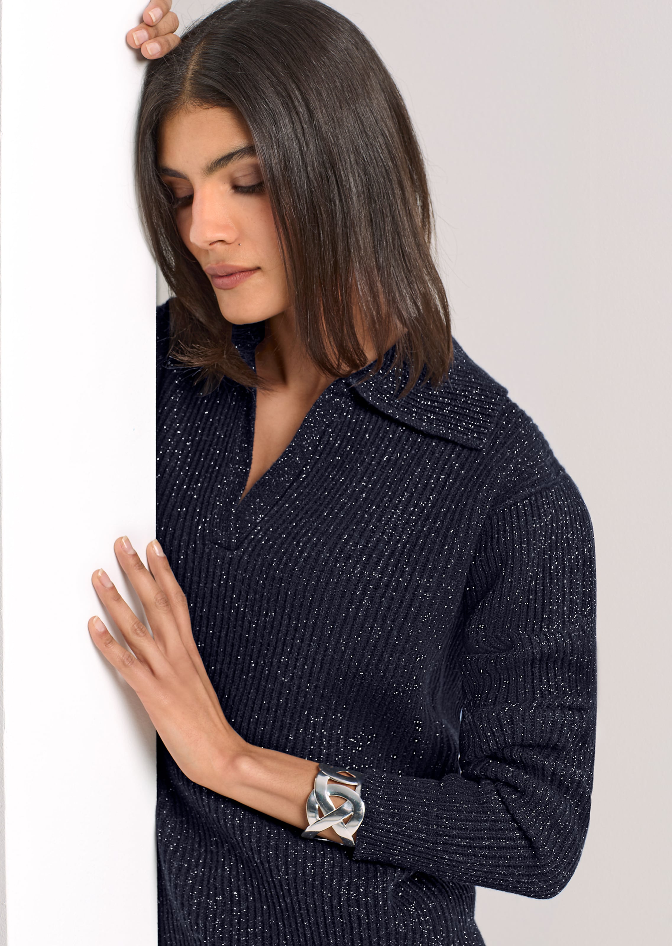 Schimmernder Pullover mit Polo-Kragen