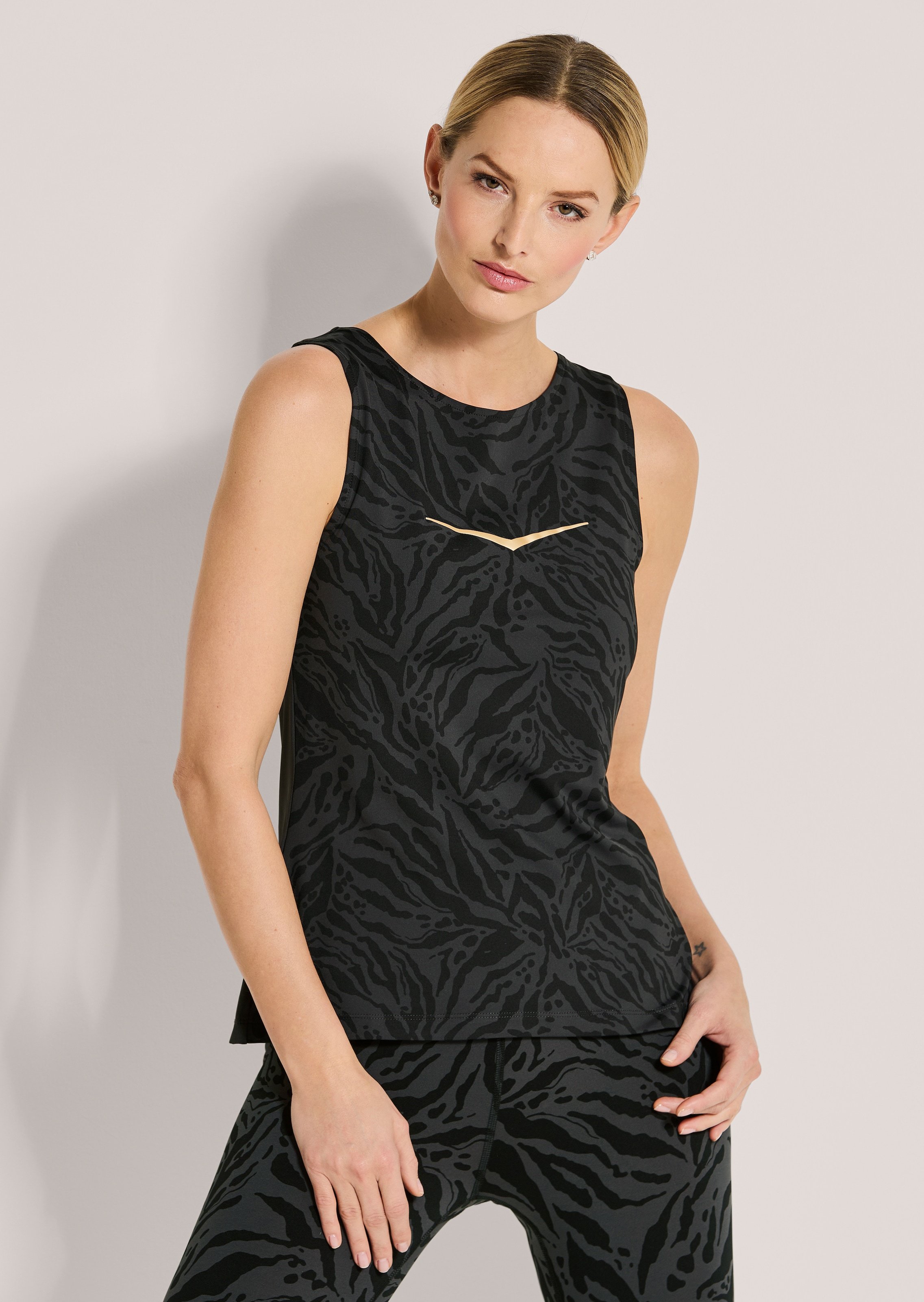 Sport-Top mit dezentem Ton-in-Ton Print