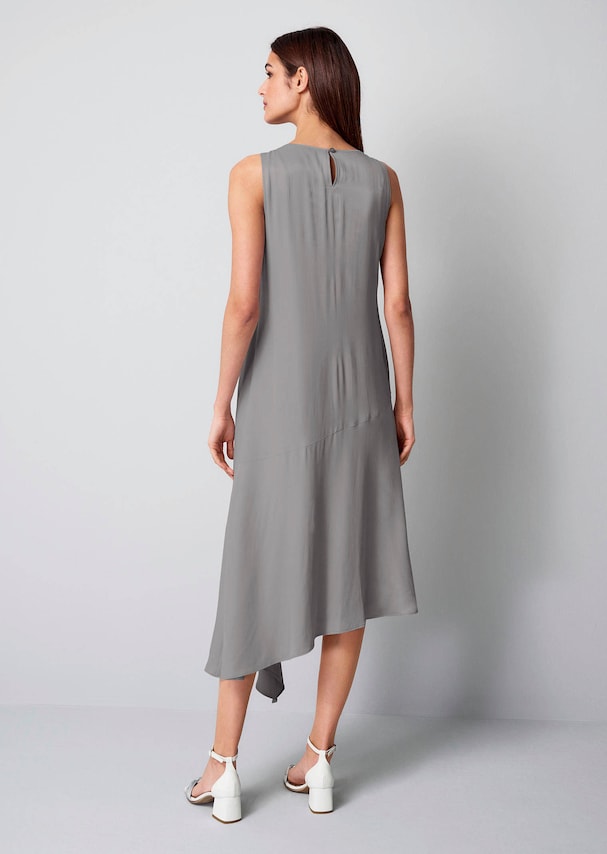 Kleid aus angenehmer Satinware 2