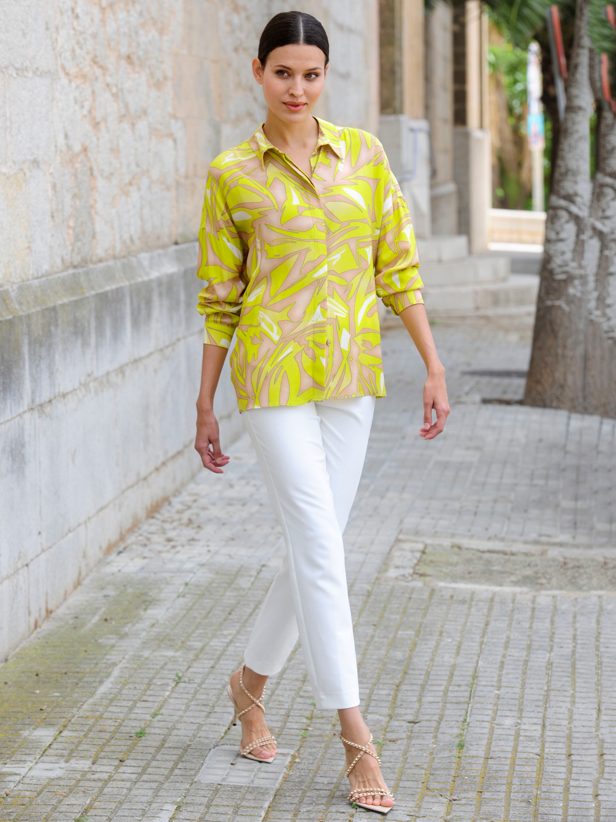 Druckbluse in grafischem Dessin 6