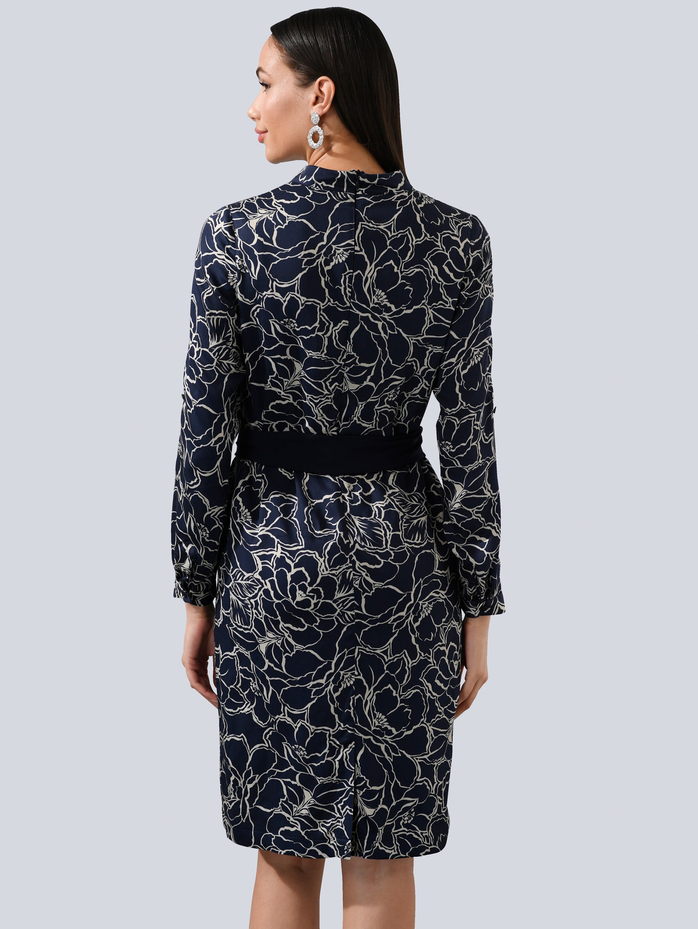 Kleid mit Stehkragen 5