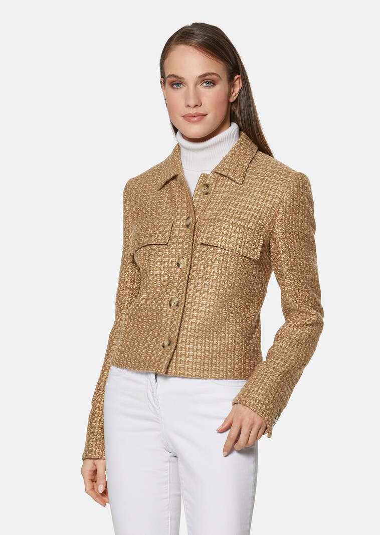 Fashionable short blazer made from fancy yarn