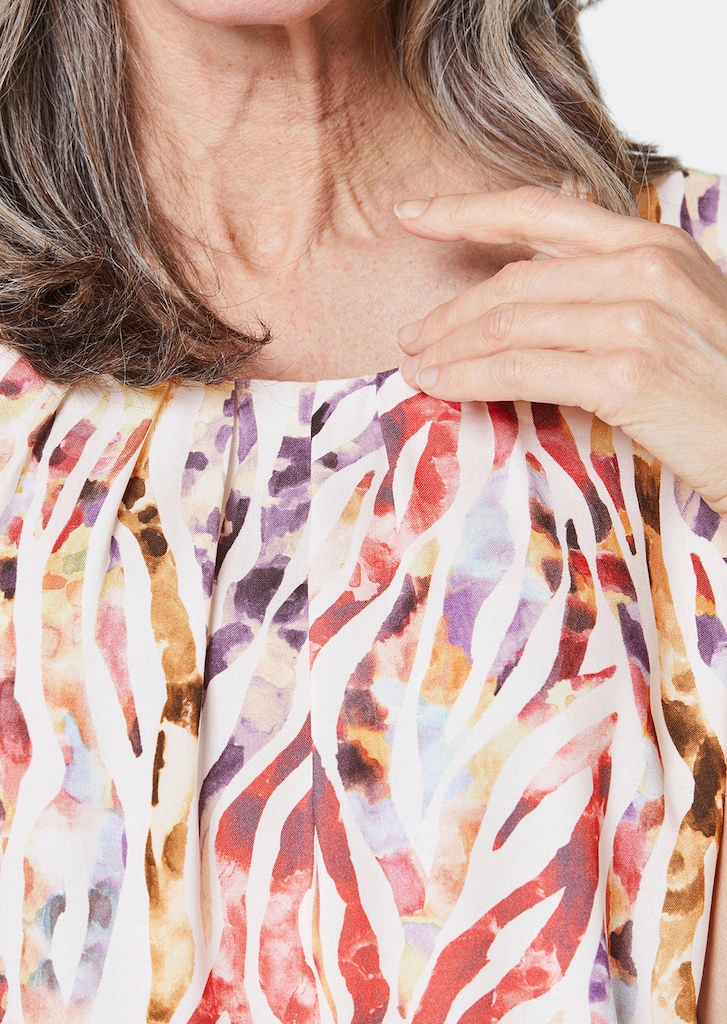 Kleurrijk gedessineerde blouse met mooie details