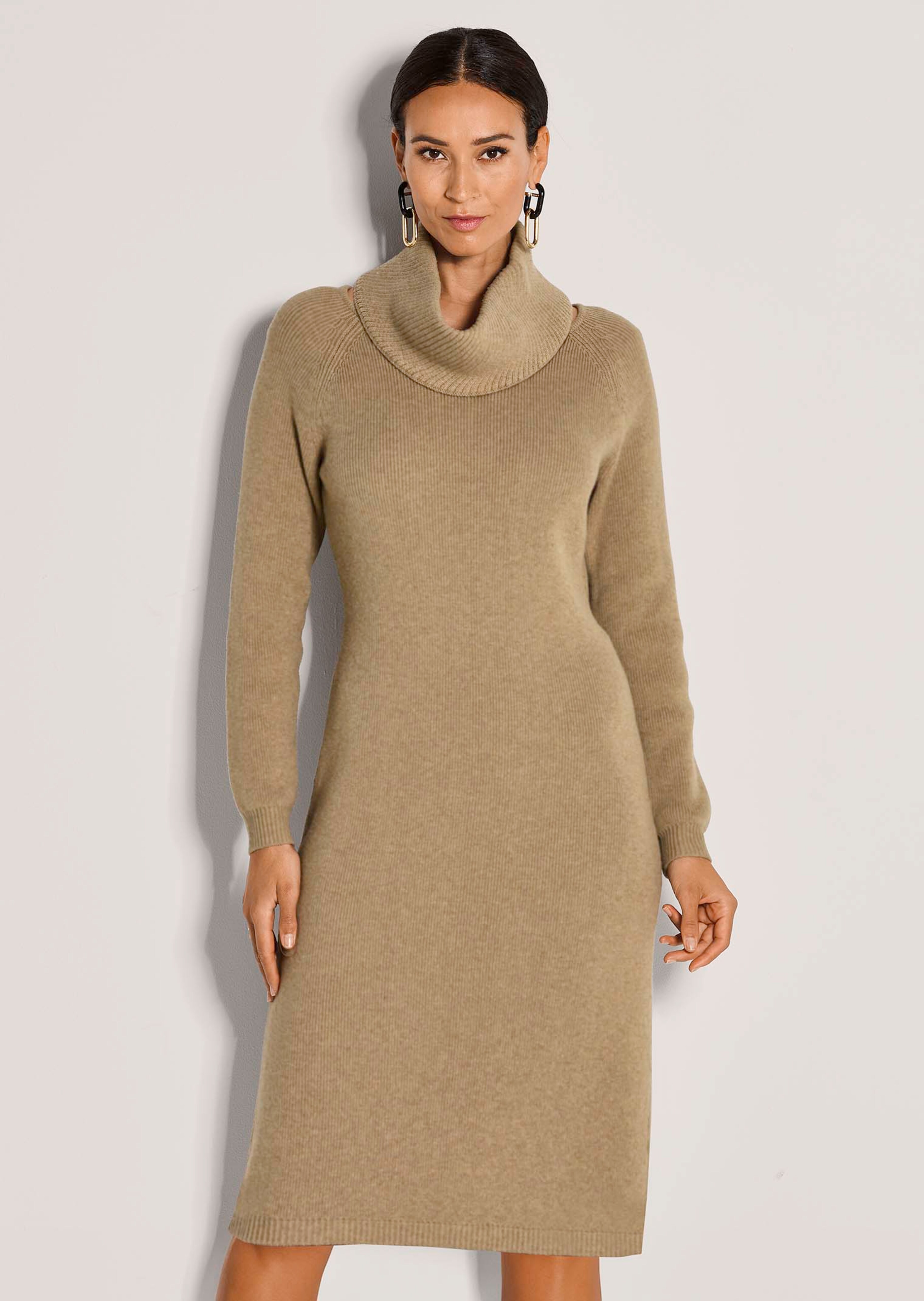 Robe en maille à col modulable